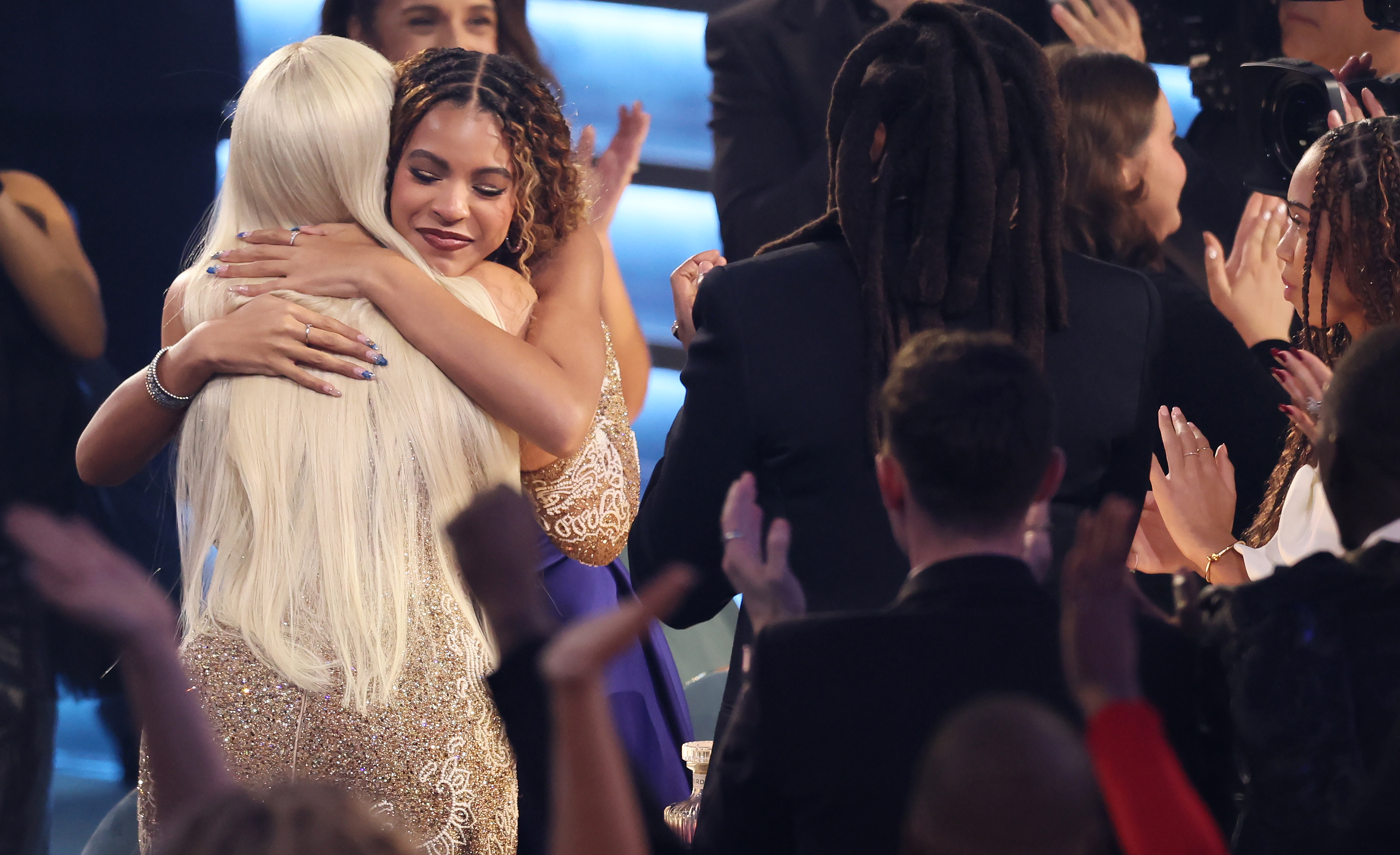 Blue Ivy réagit alors que Beyonce remporte l'album de l'année lors de la 67e cérémonie des Grammys qui se tient à la Crypto.com Arena à Los Angeles, Californie, le 2 février 2025 | Source : Getty Images