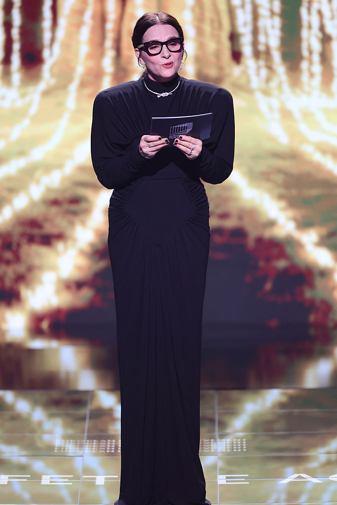 Juliette Binoche s'exprime sur scène lors de la cérémonie de remise des prix de la 38e édition des European Film Awards à la Haus der Kulturen der Welt, le 17 janvier 2026 à Berlin, en Allemagne I Source : Getty Images