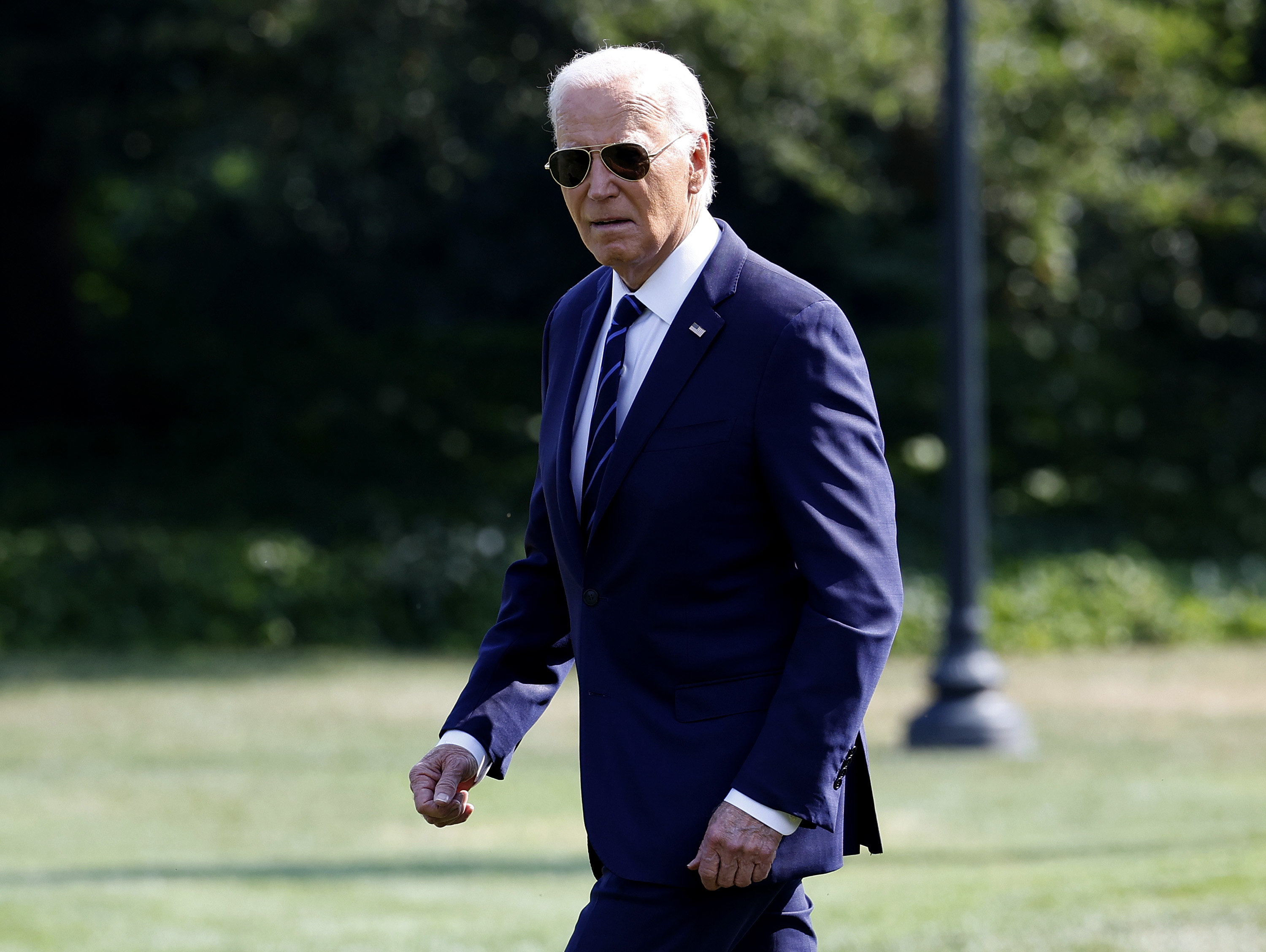 Joe Biden quitte la Maison Blanche le 15 juillet 2024 à Washington, D.C. | Source : Getty Images