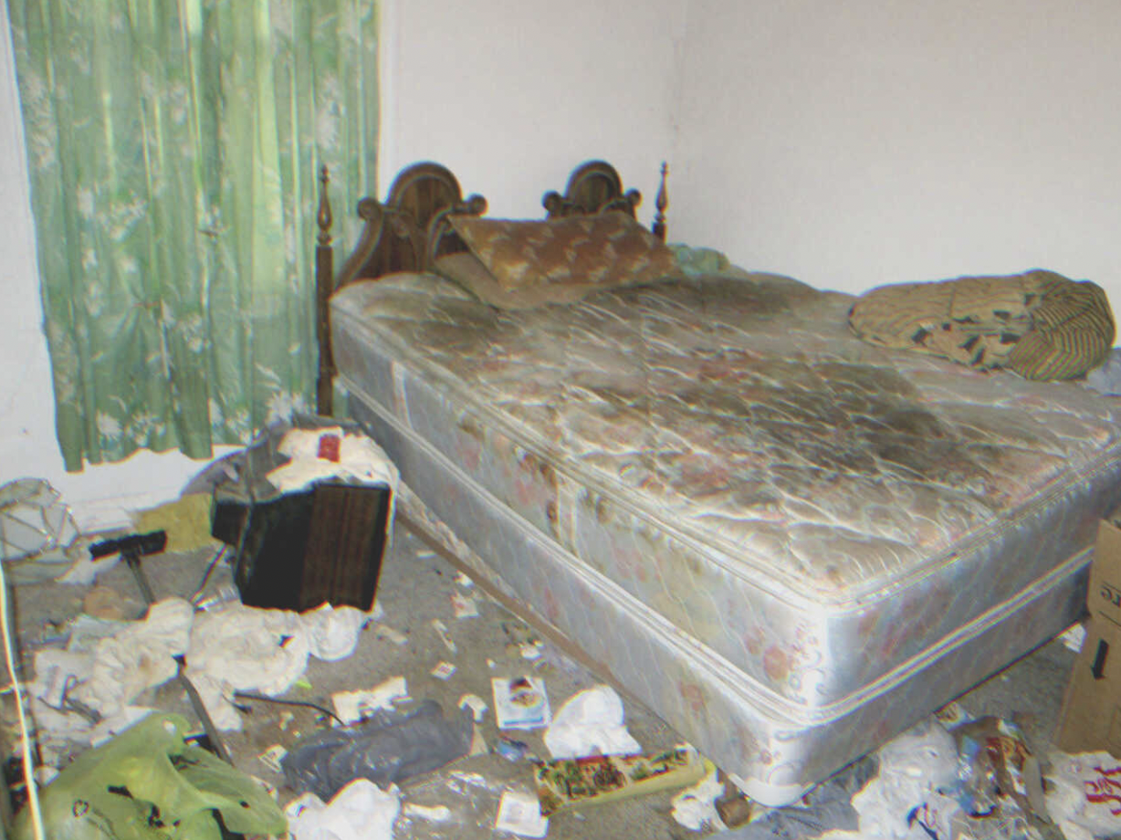 Chambre à coucher sale | Source : Flickr