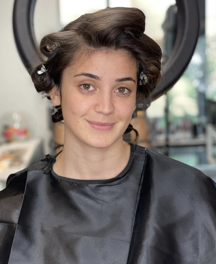 Une mariée avant de se maquiller | Source : Instagram/arber_bytyqi_mua