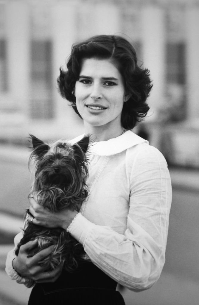 Fanny Ardant et son chien à Paris le 3 décembre 1979, France. | Photo : Getty Images