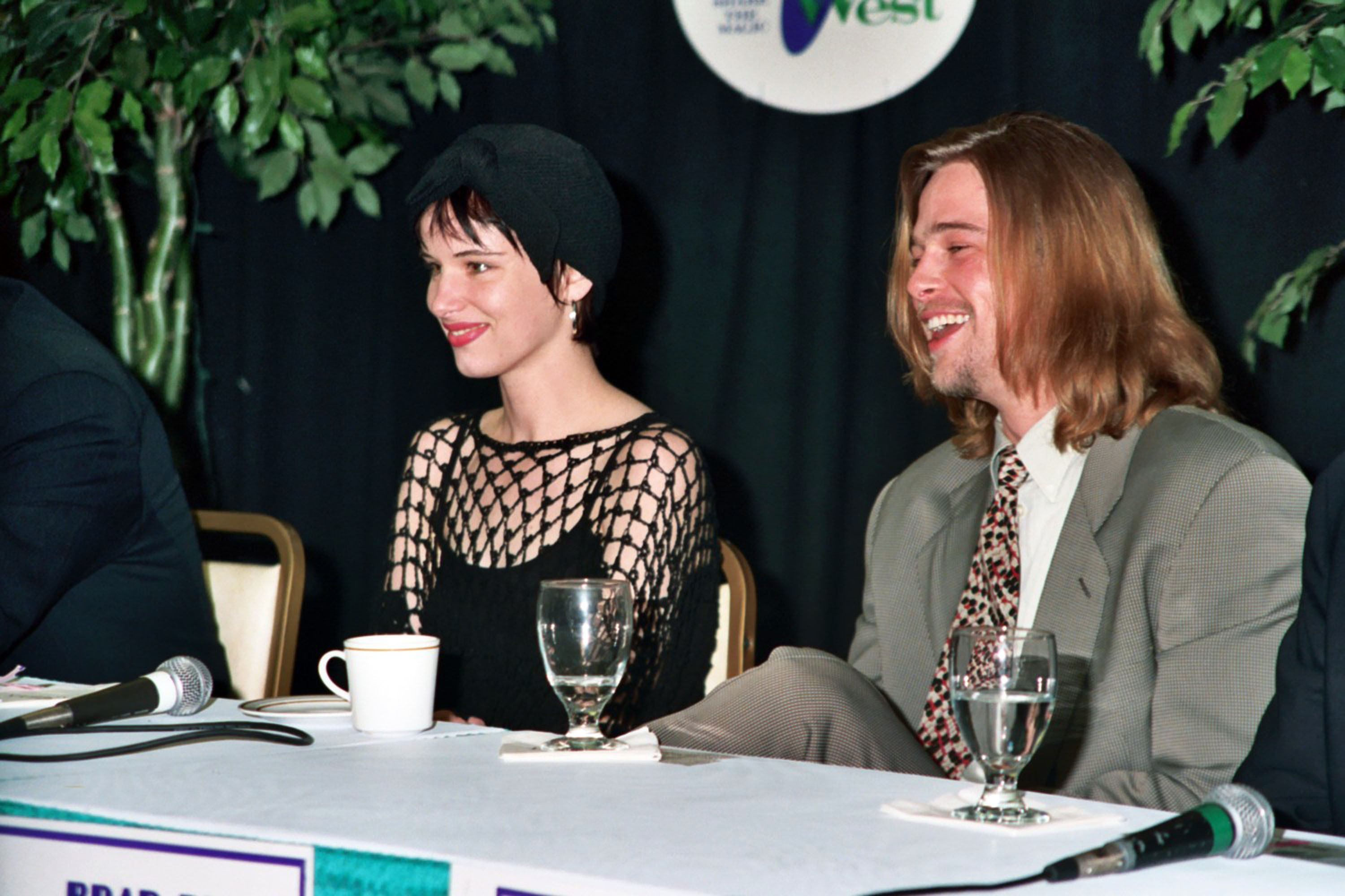 Juliette Lewis et Brad Pitt lors du ShoWest 1993 à Las Vegas, Nevada, États-Unis. | Source : Getty Images