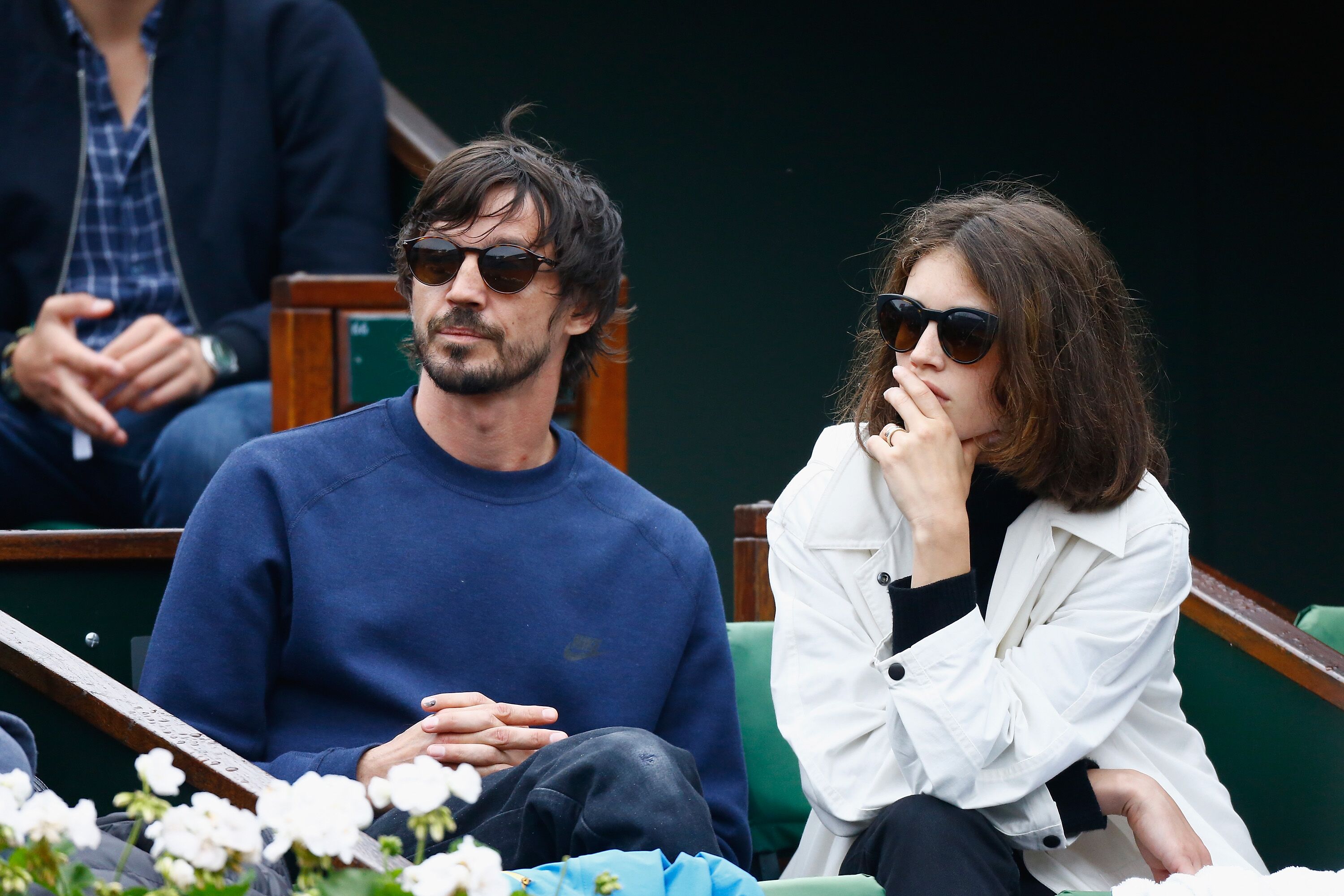 Marine Vacth et son mari Paul Schmidt assistent à l'Open de France de Tennis Jour 8 à Roland Garros le 29 mai 2016 à Paris, France. | Photo : Getty Images