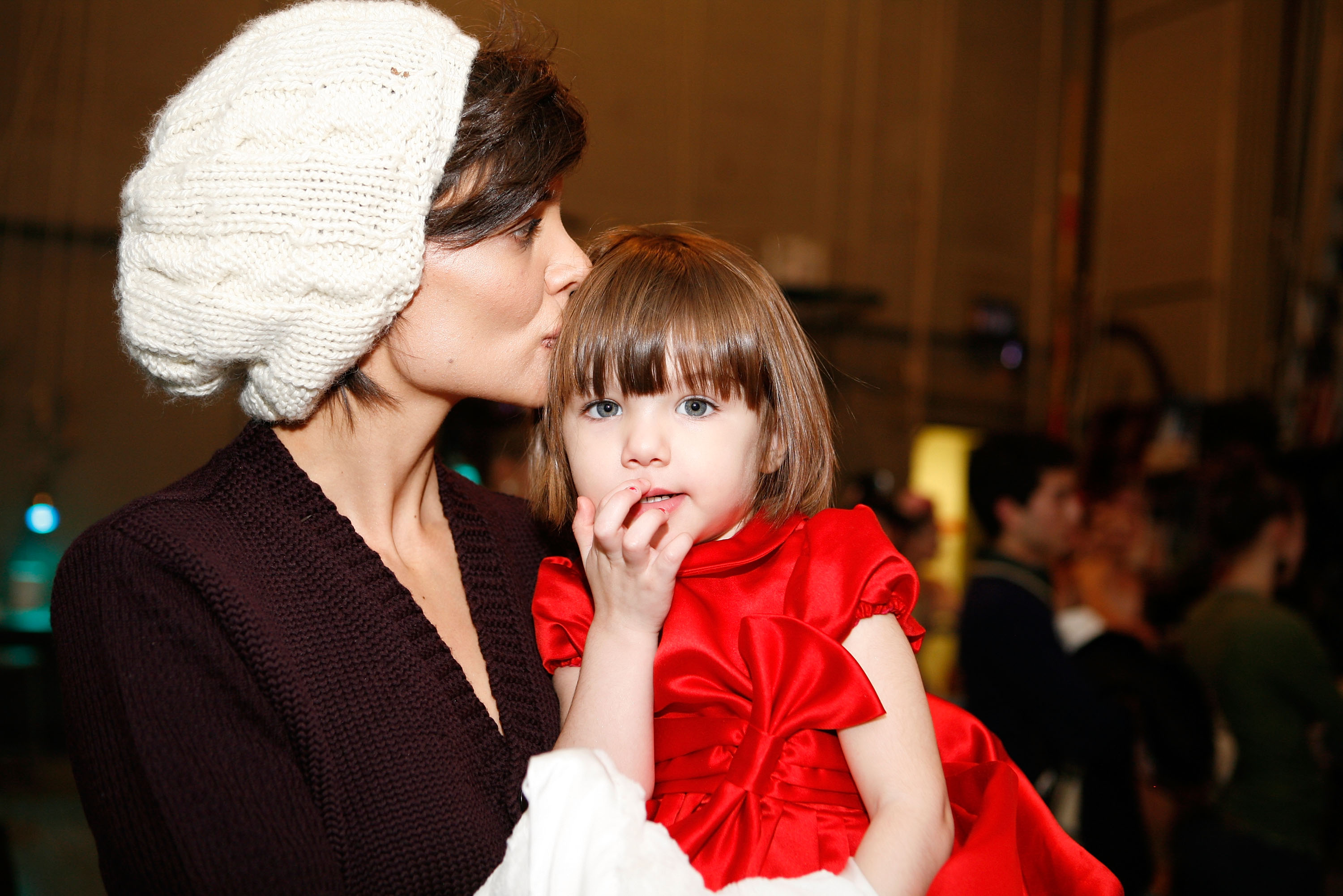 Katie Holmes et sa fille Suri Cruise visitent "Casse-Noisette" au New York City Ballet le 14 décembre 2008 | Source : Getty Images