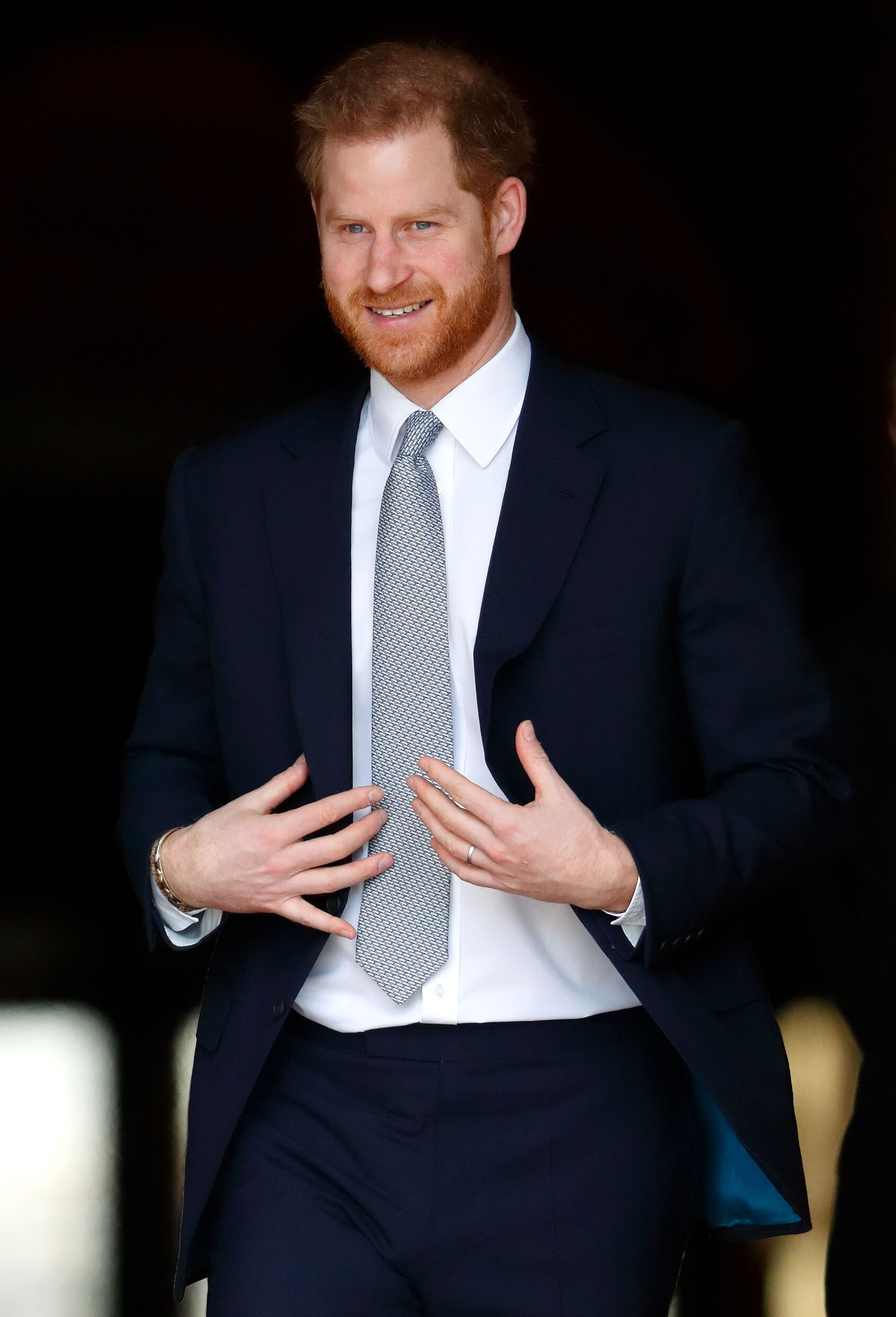 Le prince Harry, duc du Sussex, organise les tirages au sort de la Coupe du monde de rugby de la Ligue 2021 pour les tournois masculin, féminin et en fauteuil roulant. | Source : Getty Images