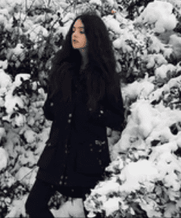 Deva Cassel prend la pose en hiver. | Capture d'ecran Femme Actuelle