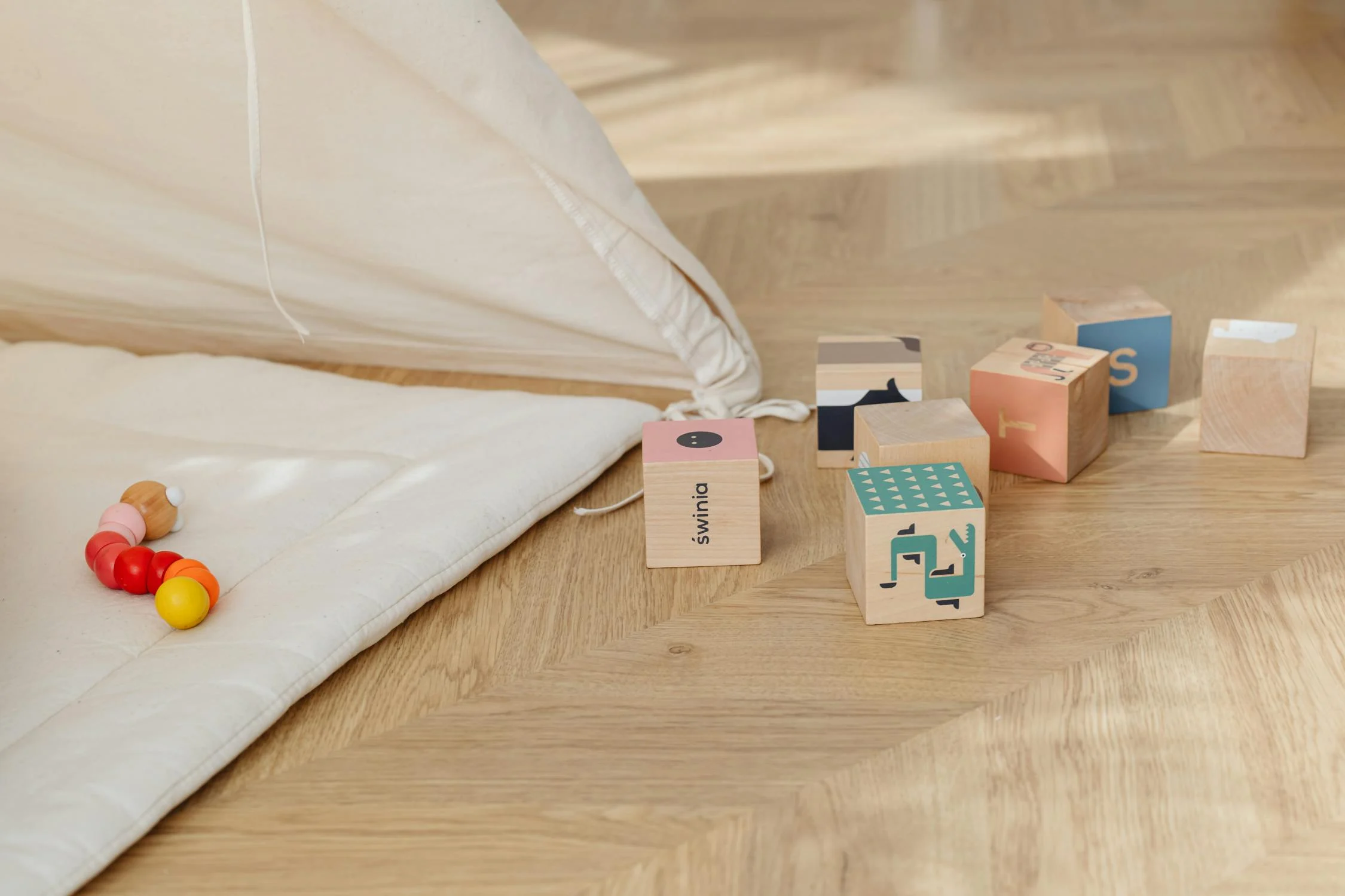 Toys scattered on the floor | Source: Pexels