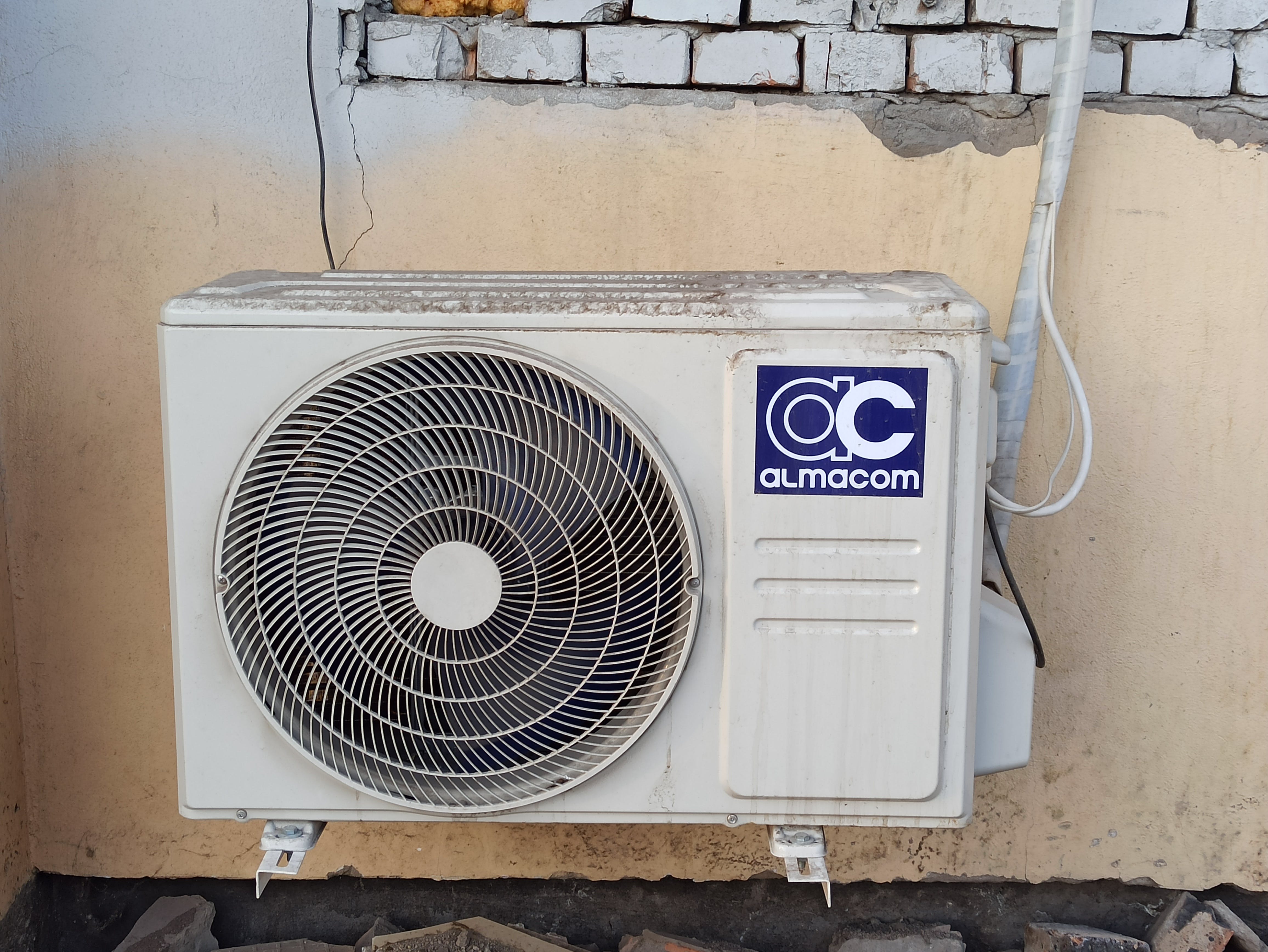 Unité de climatisation sur un mur. | Source : Pexels