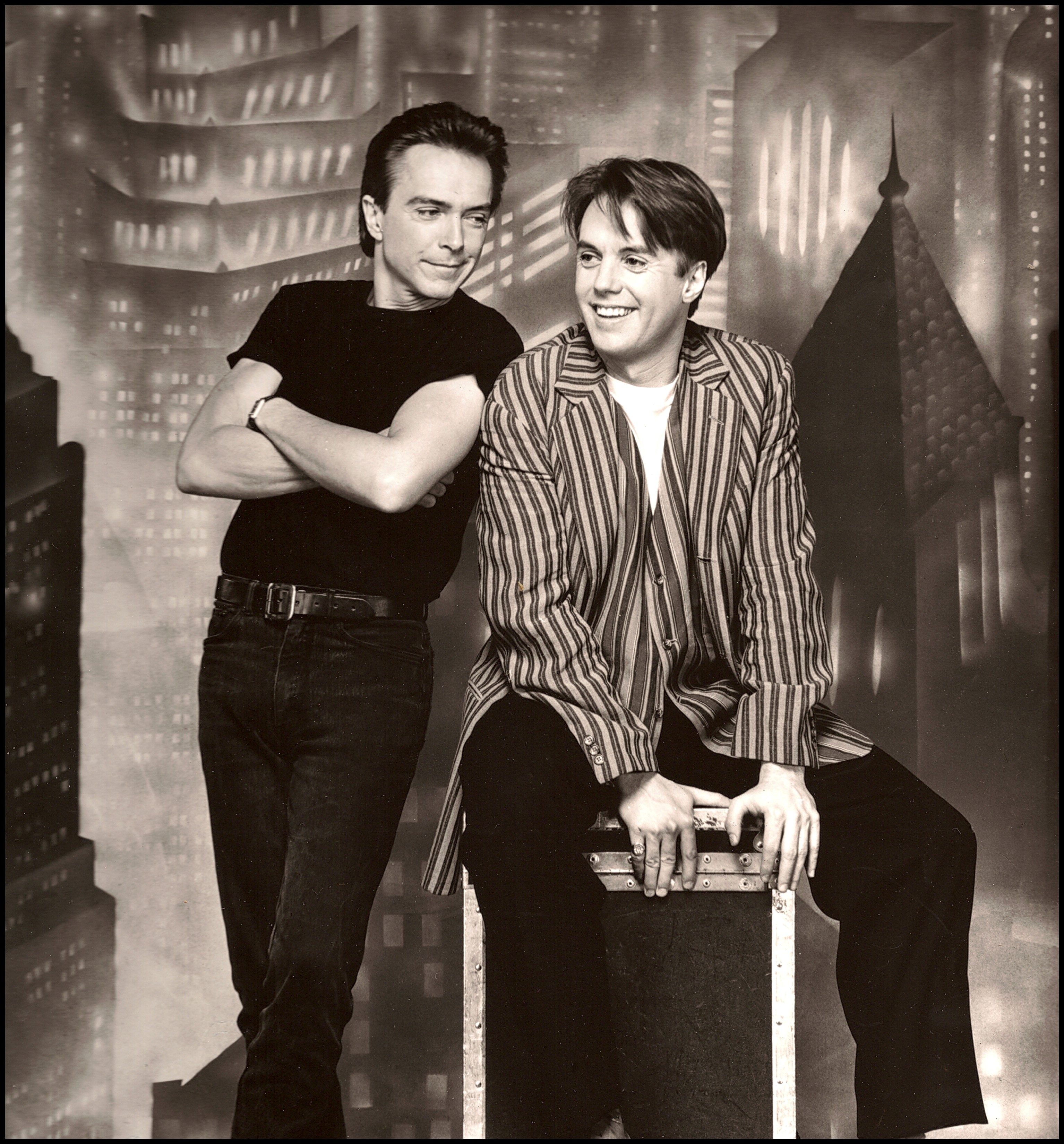 David et Shaun Cassidy sur le plateau de "Blood Brothers", 1993 | Source : Getty Images