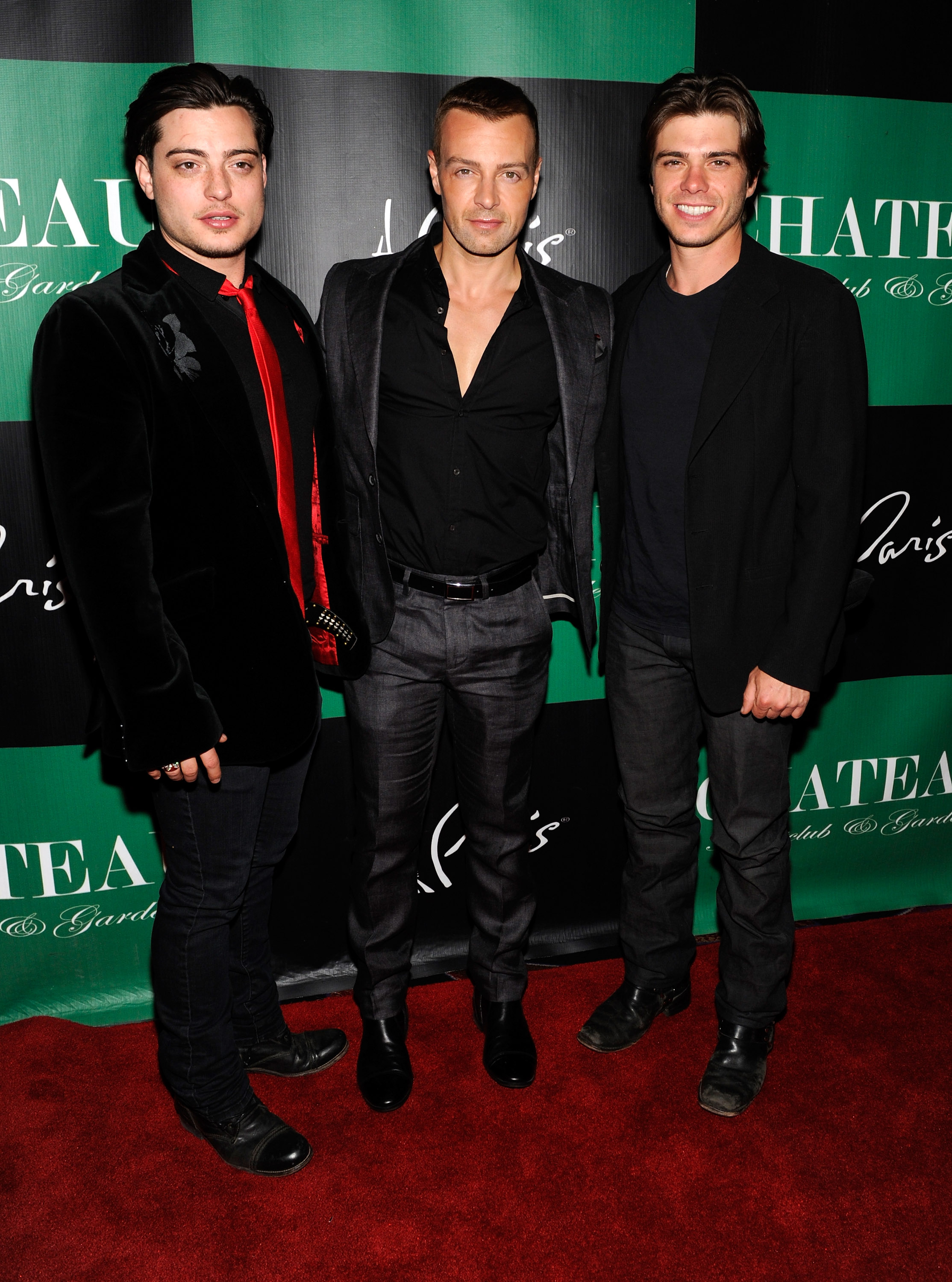 Matthew, Joey et Andrew Lawrence photographiés au Chateau Nightclub &amp; Gardens le 28 avril 2012, à Las Vegas, dans le Nevada. | Source : Getty Images