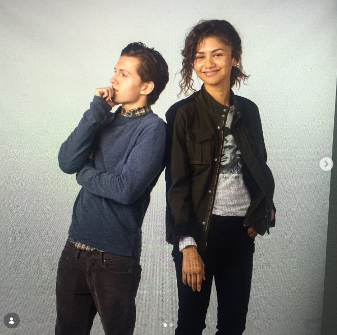Tom Holland et Zendaya étaient de très bons amis depuis des années avant que des rumeurs de relation amoureuse ne commencent à circuler. Sur cette photo, ils posent en coulisses lors d'une séance photo pour un post célébrant son anniversaire, le 1er septembre 2017. | Source : Instagram/tomholland2013
