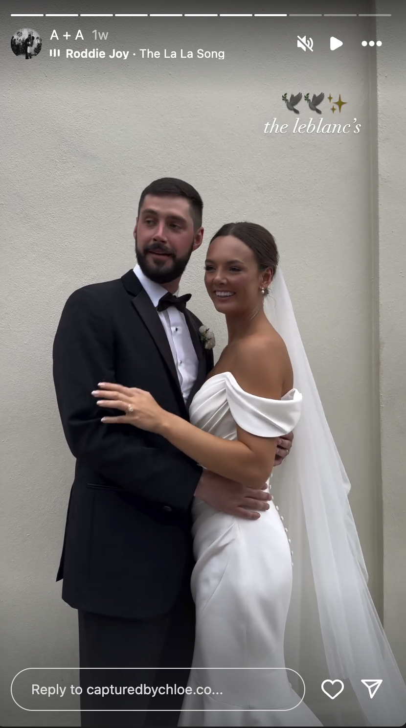 Andrew LeBlanc et Amanda DeWitt LeBlanc lors de leur mariage le 1er juin 2024, à New York | Source : Instagram Story/A + A