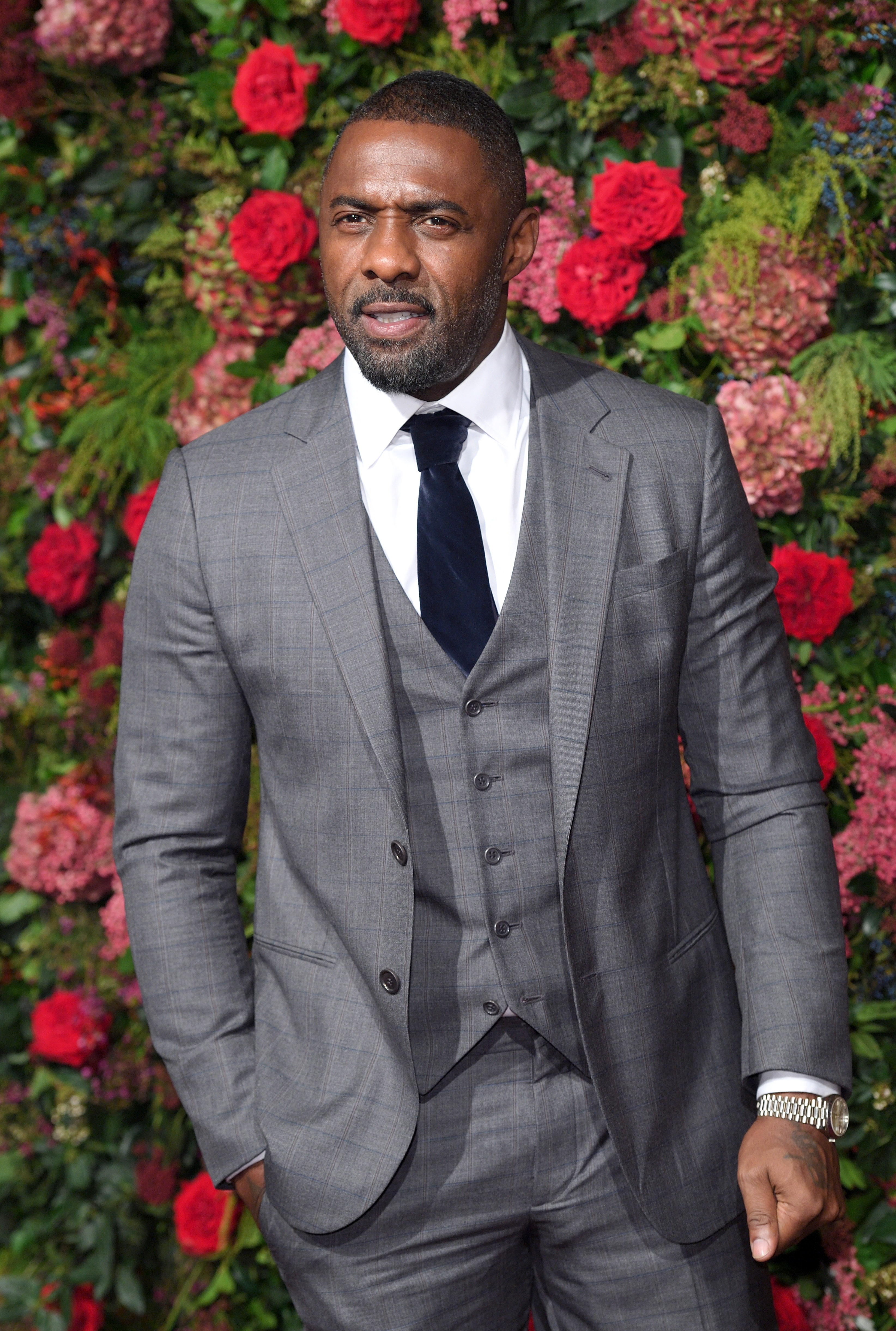 Idris Elba assiste aux Evening Standard Theatre Awards 2018 au Theatre Royal Drury Lane, le 18 novembre 2018, à Londres, en Angleterre. | Source : Getty Images