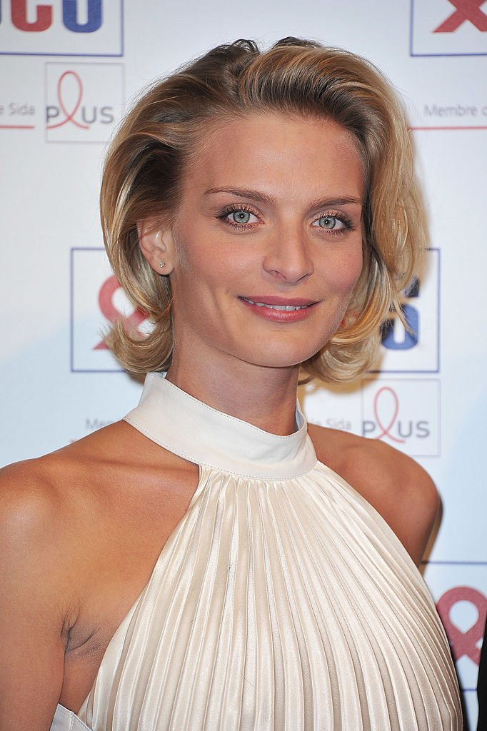 L'actrice Sarah Marshall assiste au dîner de gala Aides aux Beaux-Arts de Paris le 27 novembre 2010 à Paris, France. | Photo : Getty Images