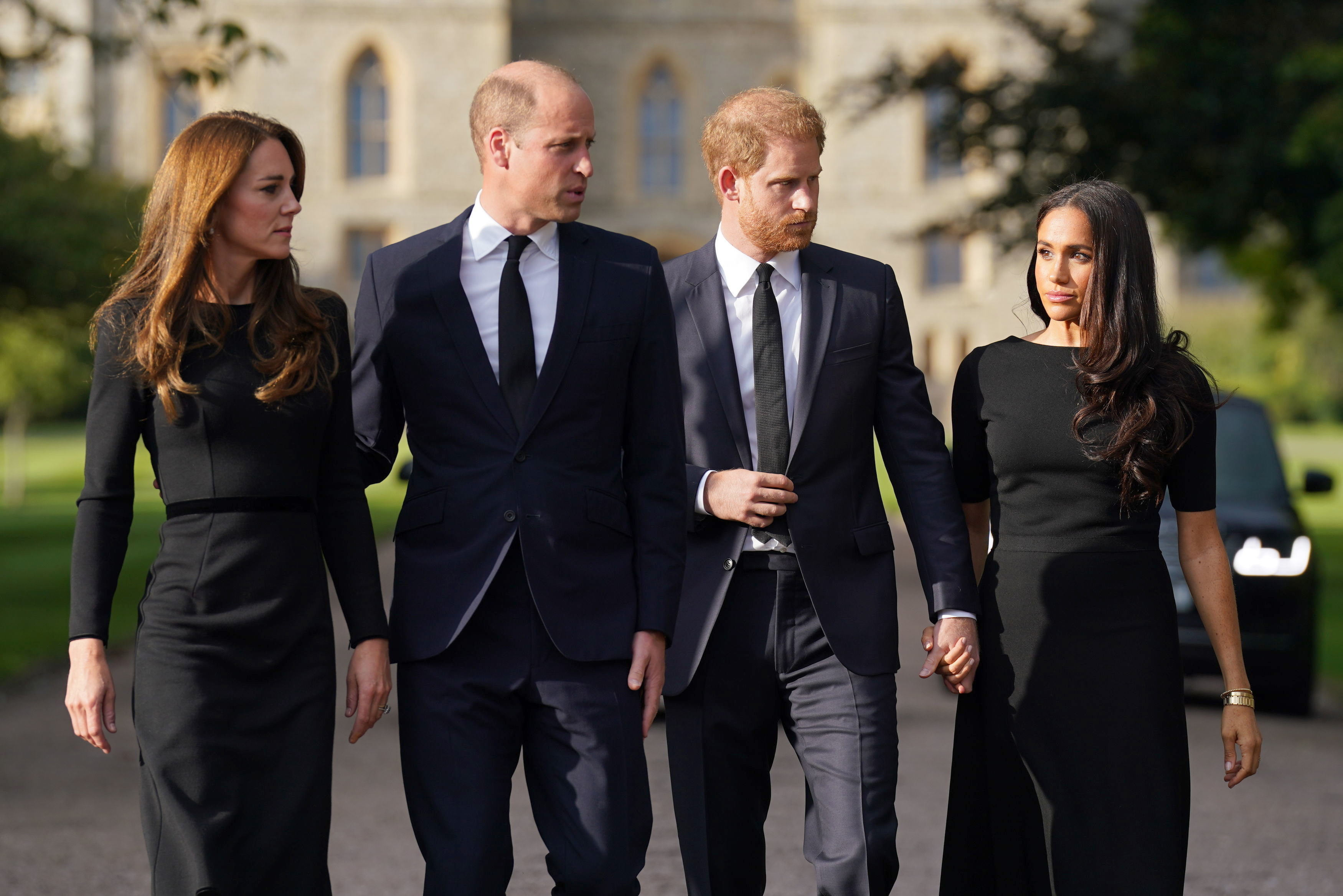 La princesse Catherine, le prince William, le prince Harry et Meghan Markle lors de la longue marche au château de Windsor, à Windsor, en Angleterre, le 10 septembre 2022 | Source : Getty Images