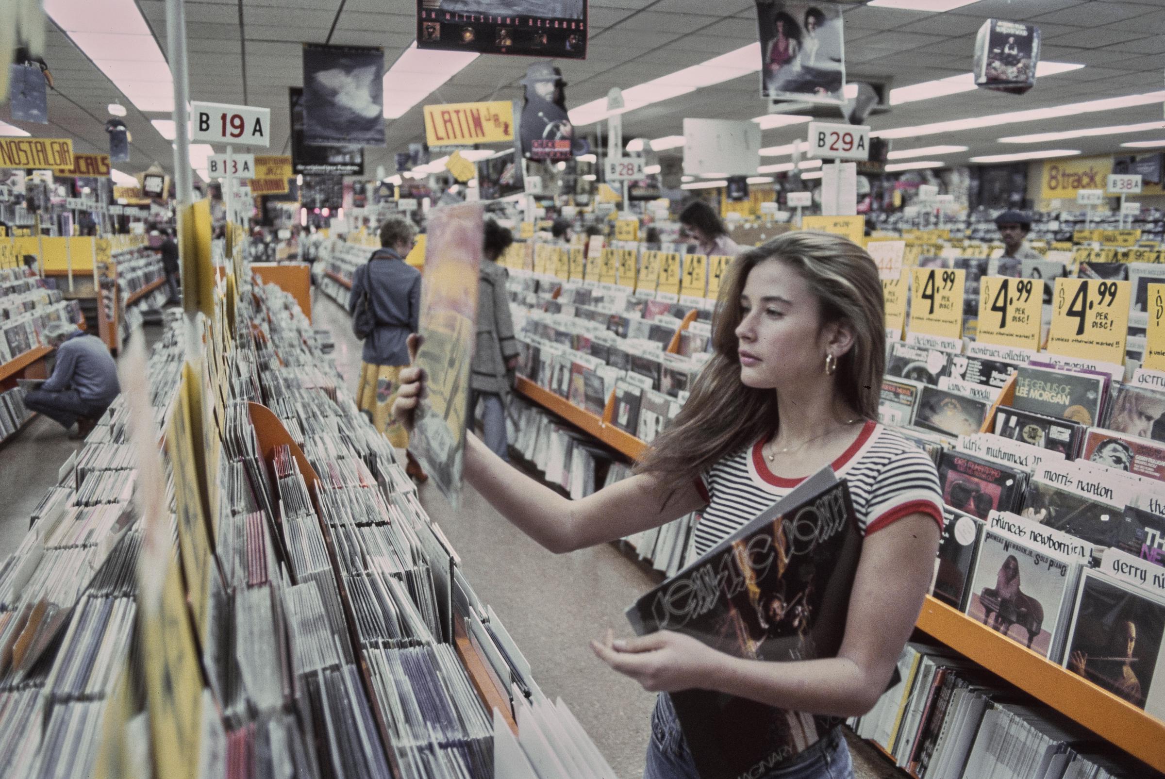 Demi Moore lors d'une séance photo expliquant la vie typique d'une adolescente de Los Angeles à Los Angeles, Californie, vers 1977. | Source : Getty Images