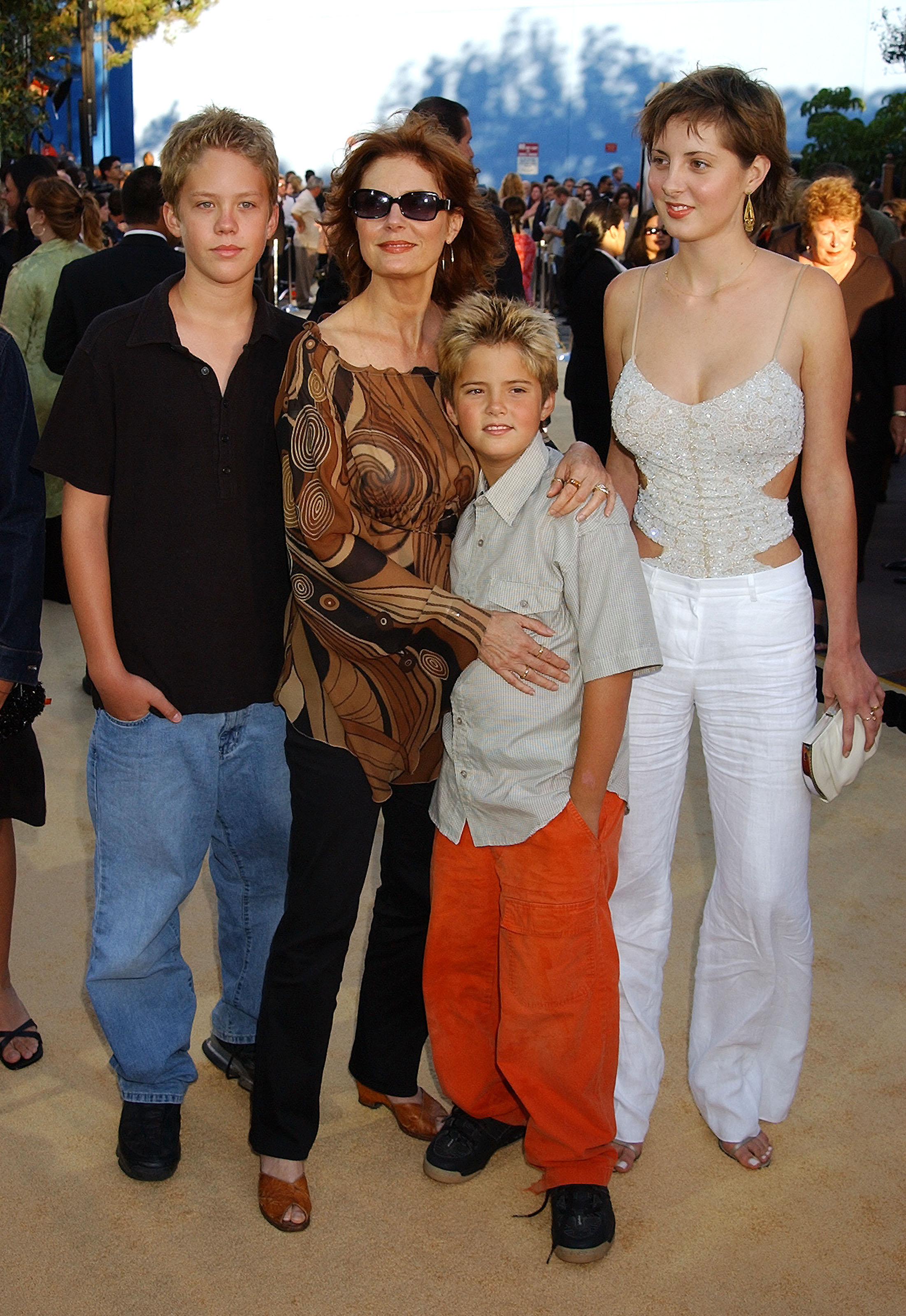 Jack Robbins, Susan Sarandon, Miles Robbins et Eva Amurri à Universal City, Californie, le 22 juillet 2002. | Source : Getty Images