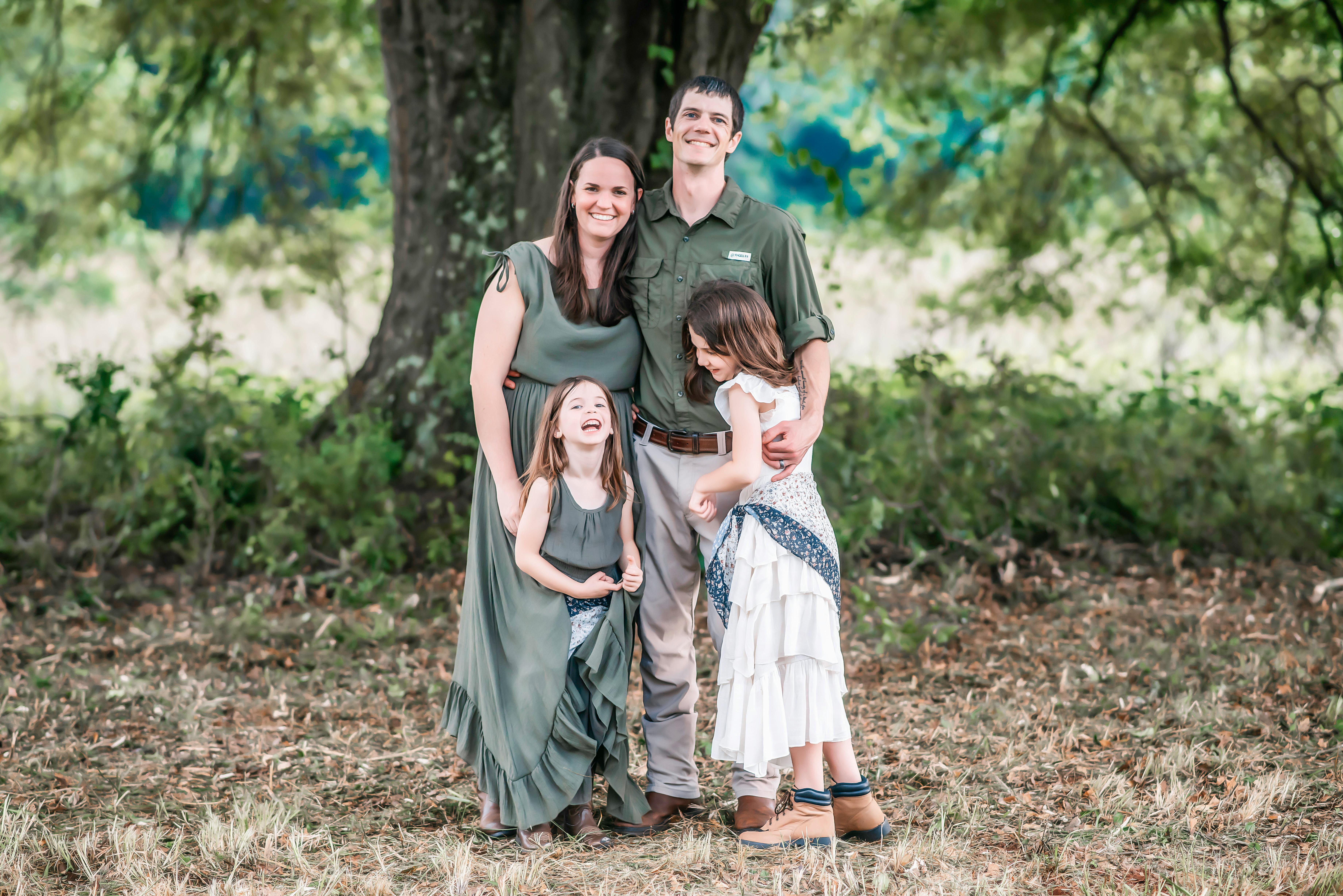 Belle famille dans le parc | Source : Pexels