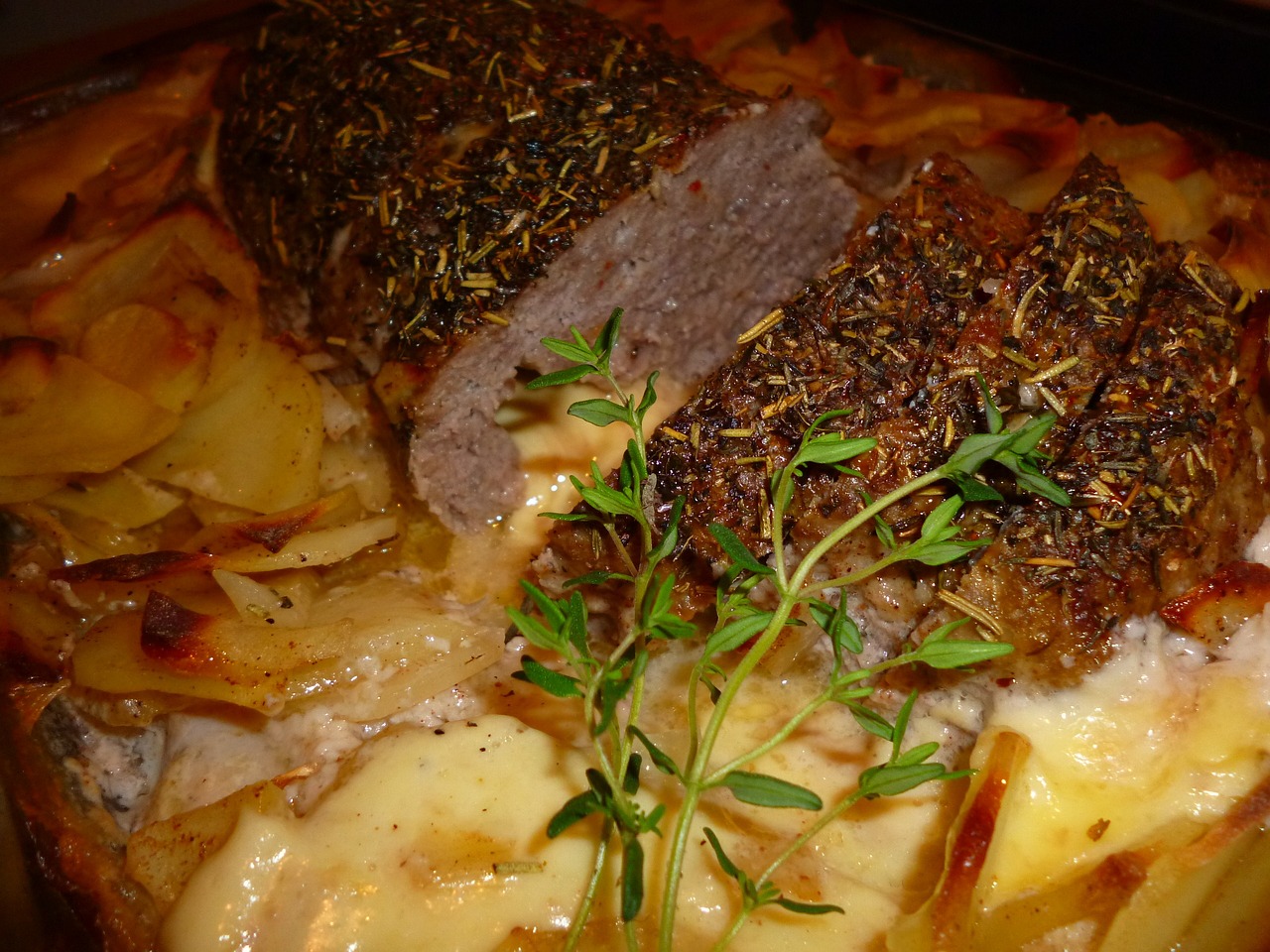 Un dîner de pain de viande et de pommes de terre | Source : Pixabay
