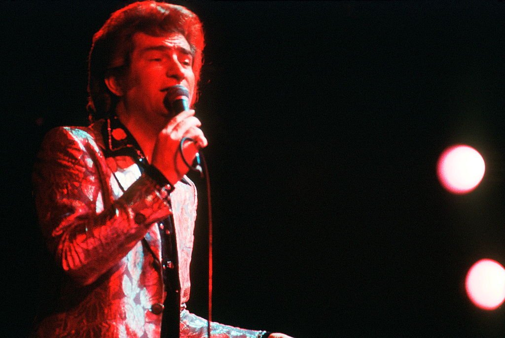 Eddy Mitchell en concert en 1975. l Source : Getty Images