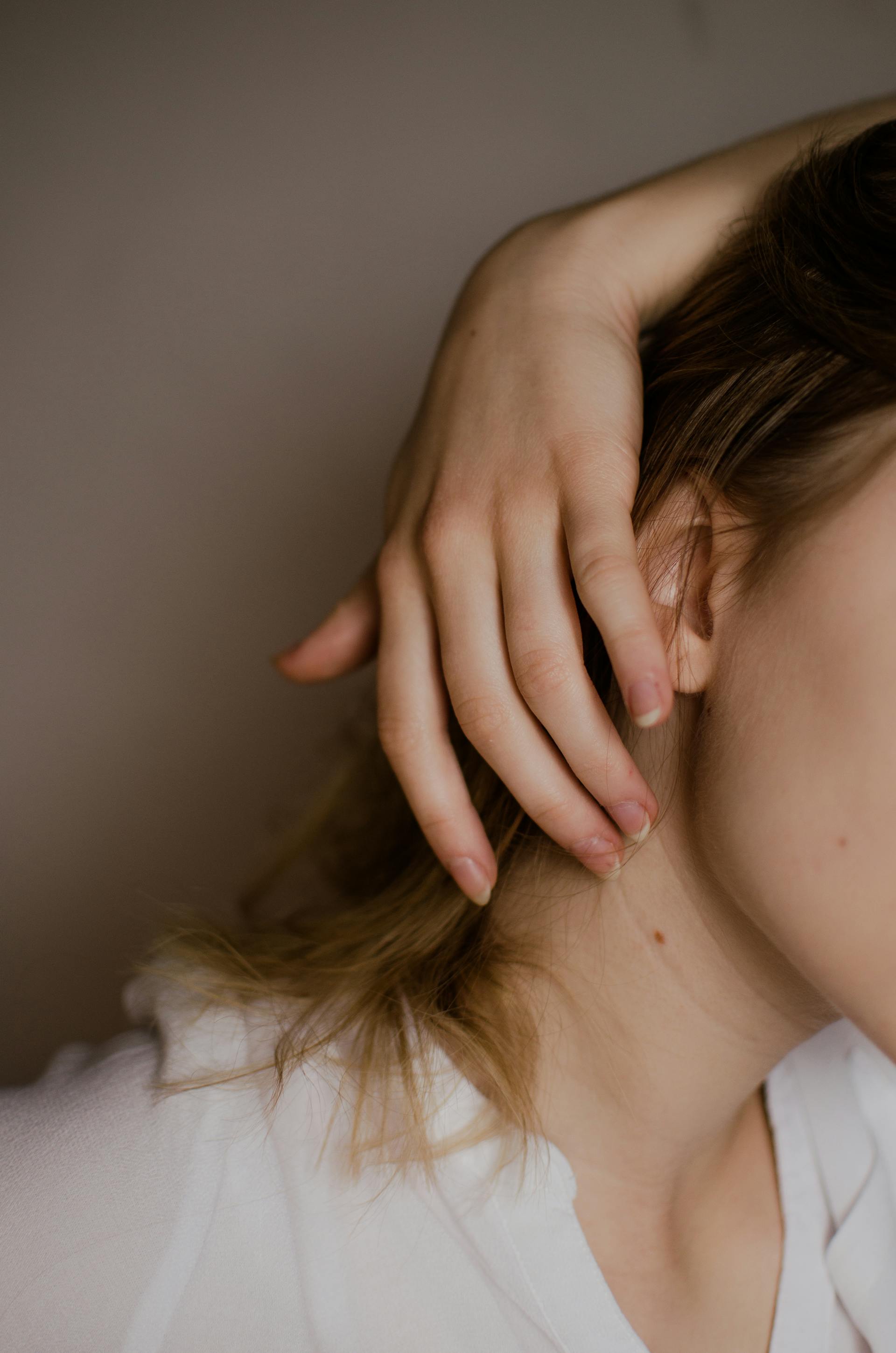Une tache de naissance sur le cou d'une femme | Source : Pexels