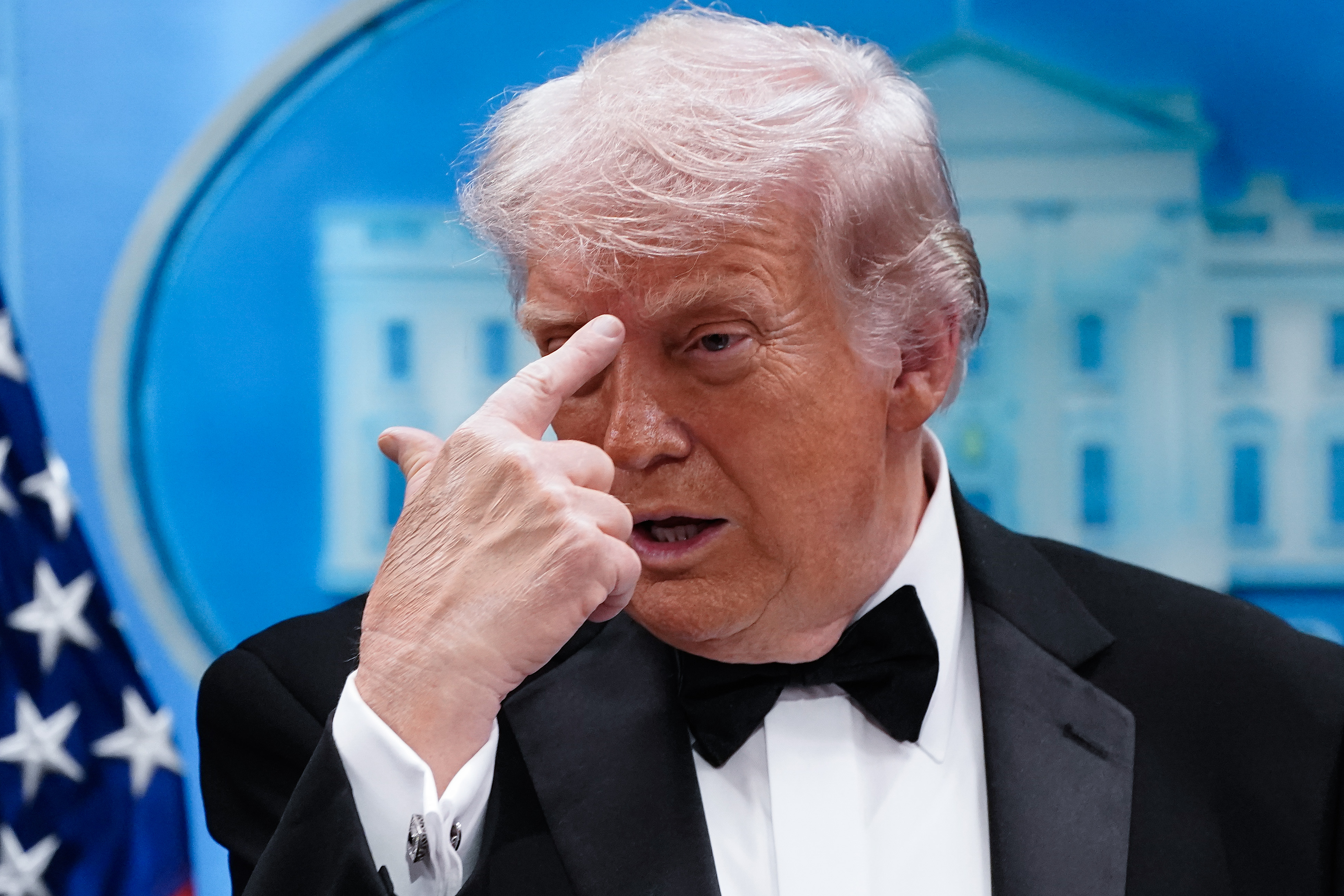 Donald Trump s'exprime lors d'une conférence de presse dans la salle Brady de la Maison Blanche, le 25 avril 2026 à Washington, DC | Source : Getty Images