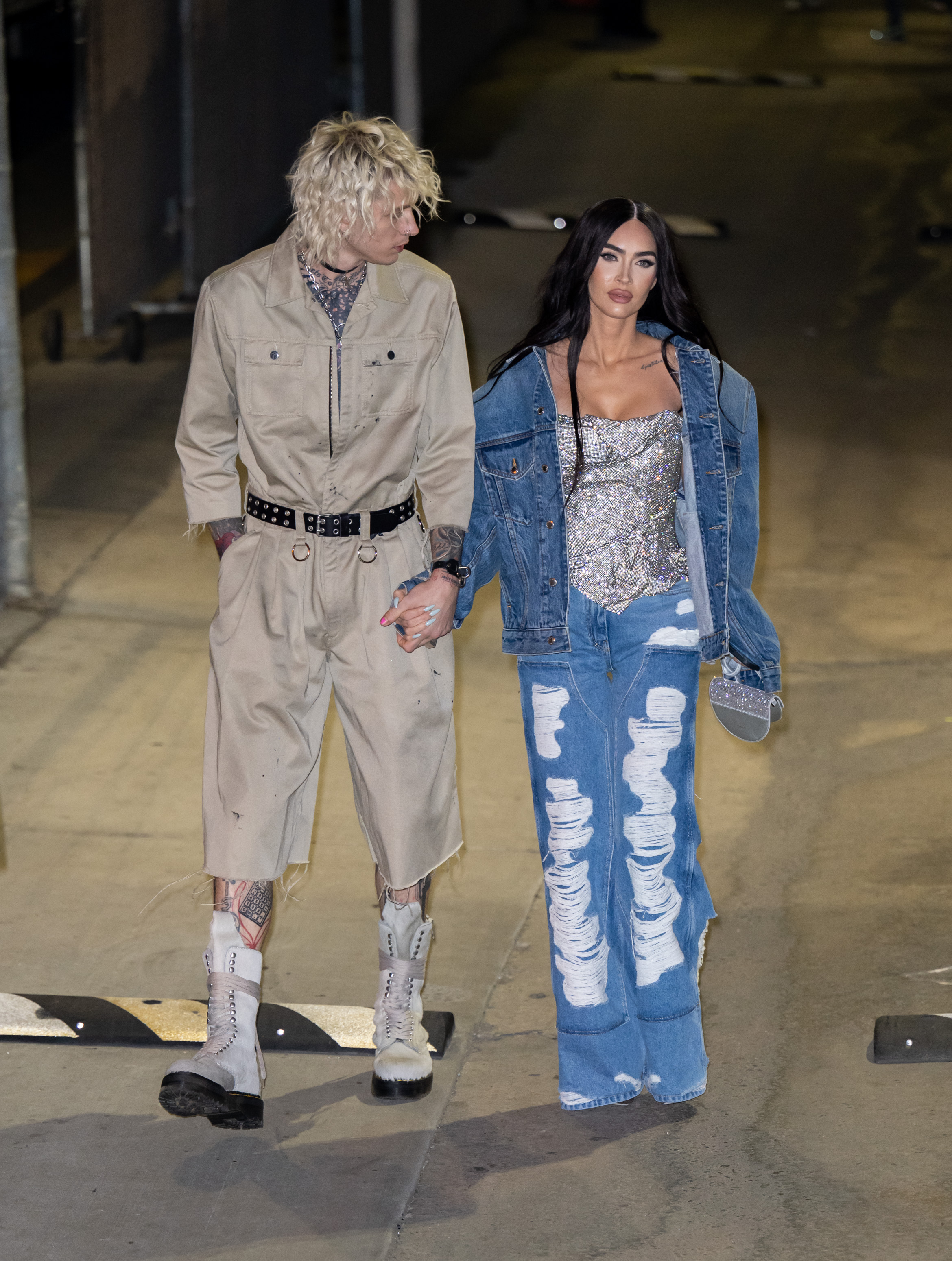 Machine Gun Kelly et Megan Fox repérées lors d'une sortie à Los Angeles, en Californie, le 7 décembre 2022 | Source : Getty Images