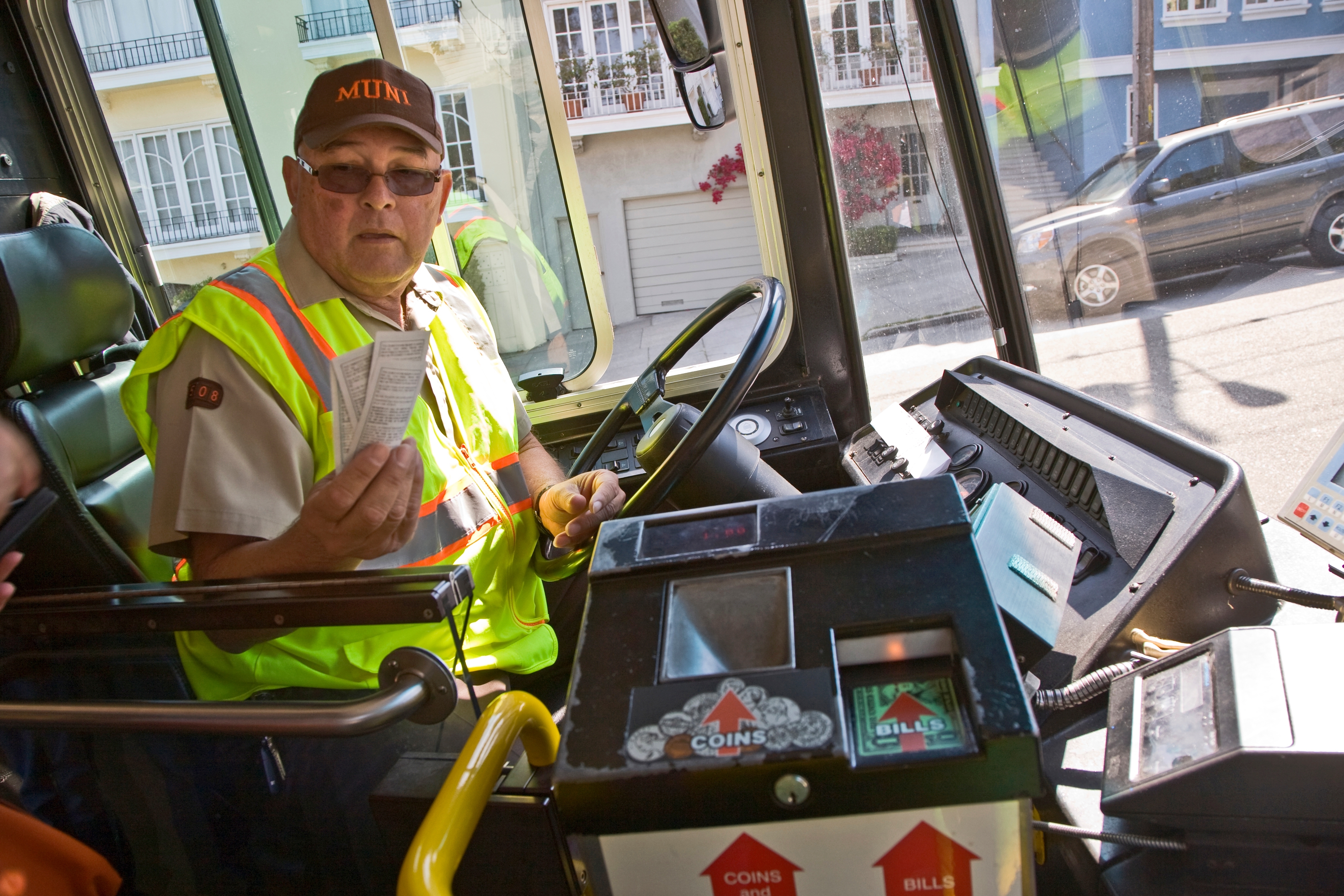 Un chauffeur de bus | Source : Shutterstock