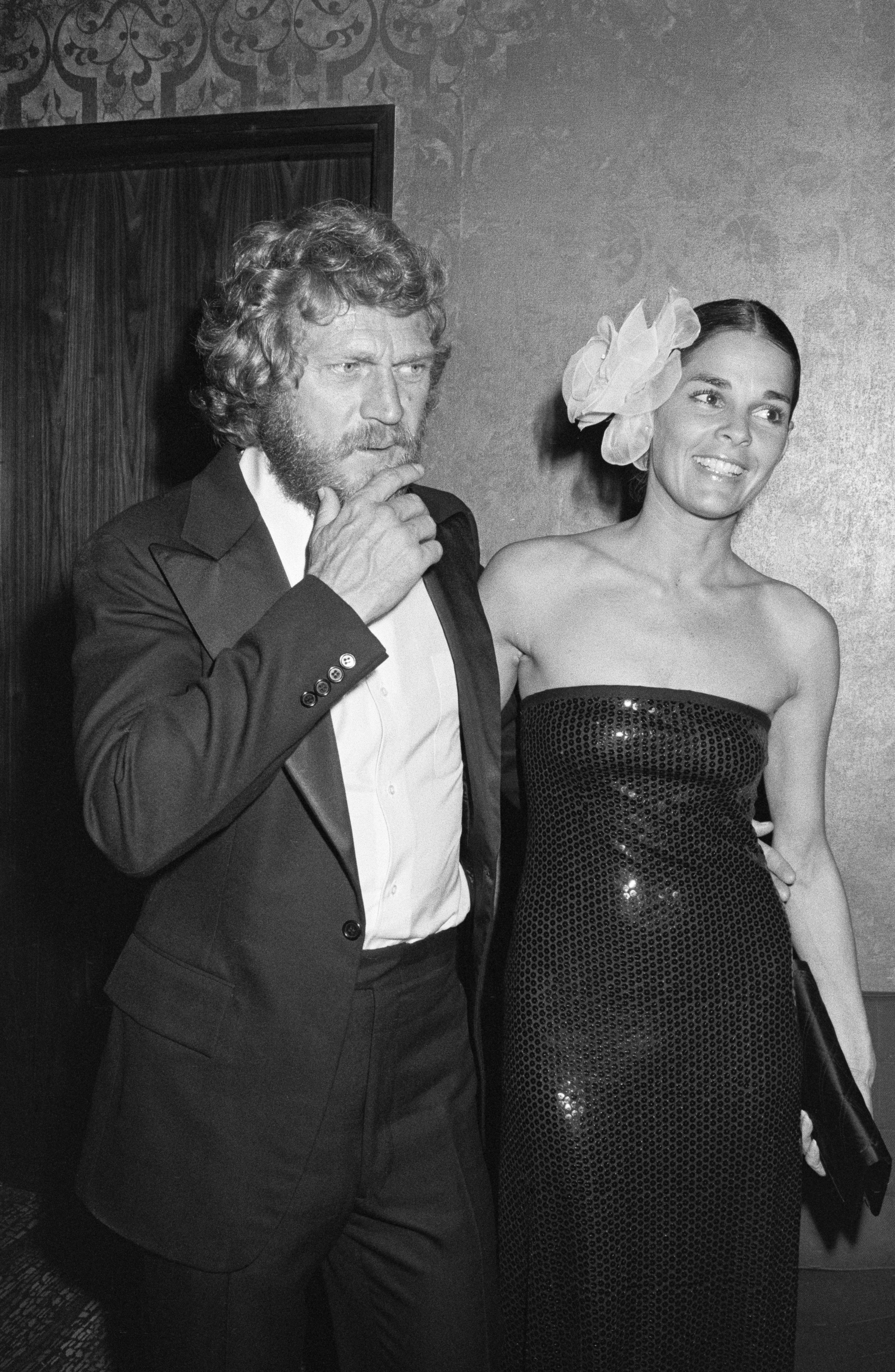 Steve McQueen et l'actrice lors de la soirée d'hommage à James Cagney le 1er mars 1974 | Source : Getty Images