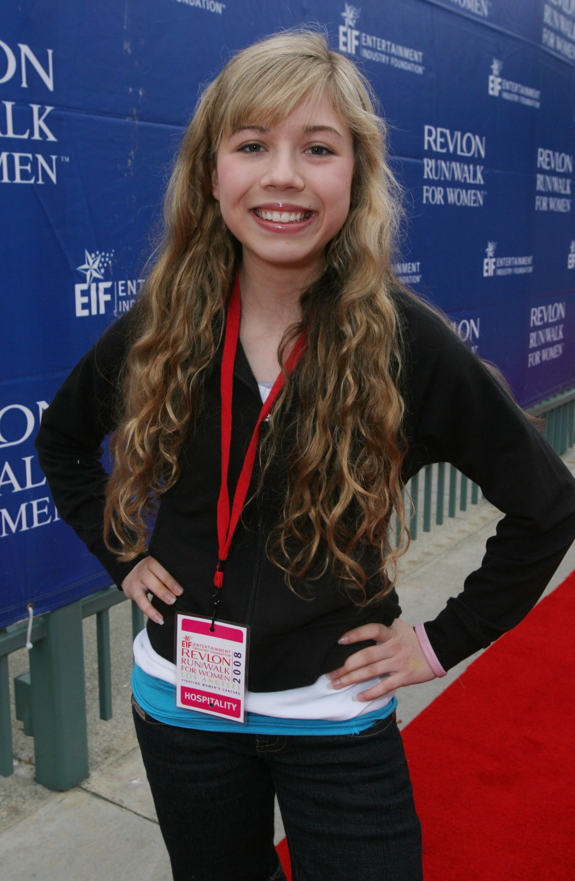 Jennette McCurdy assiste à la 15e course/marche annuelle de la fondation de l'industrie du divertissement Revlon Run/Walk le 10 mai 2008 | Source : Getty Images