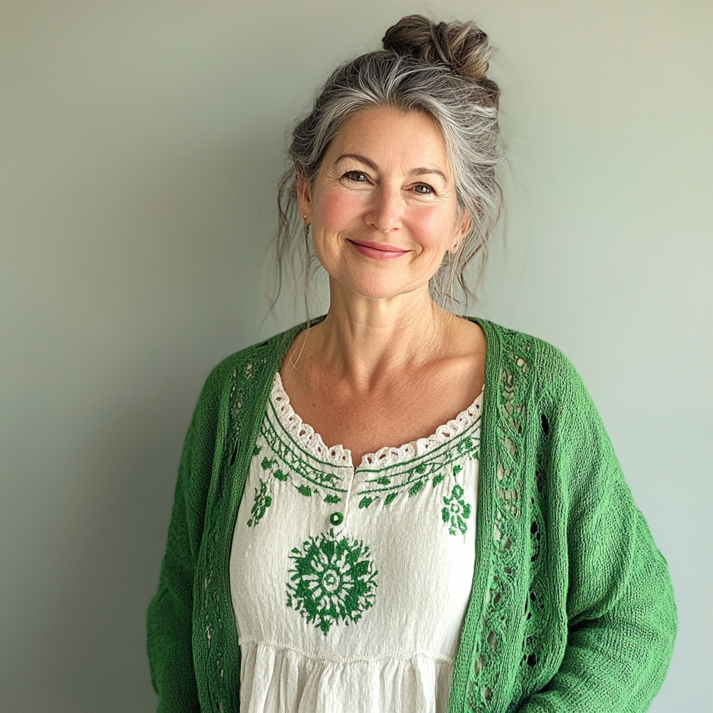 Une femme âgée souriante | Source : Midjourney