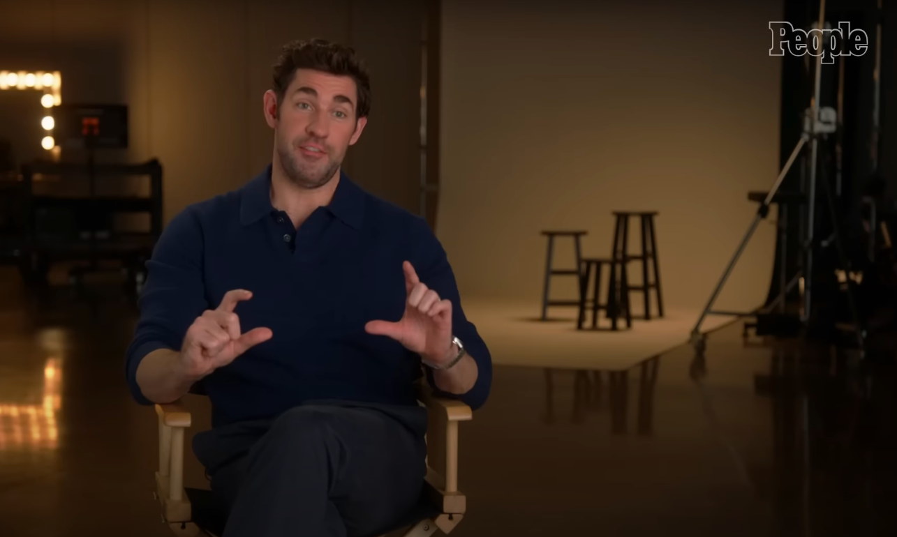 John Krasinski parlant de ce qu'il a ressenti après avoir remporté le titre de l'homme le plus sexy du monde lors d'une interview avec le magazine People, postée le 13 novembre 2024 | Source : YouTube/People