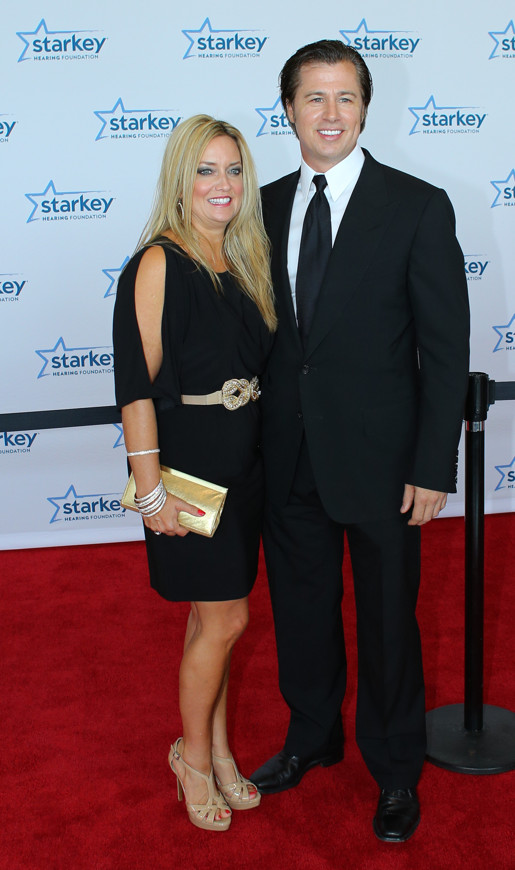 Lisa et Doug Pitt assistent au gala des prix de la fondation Starkey Hearing 2013 pour que le monde puisse entendre le 28 juillet 2013 | Source : Getty Images