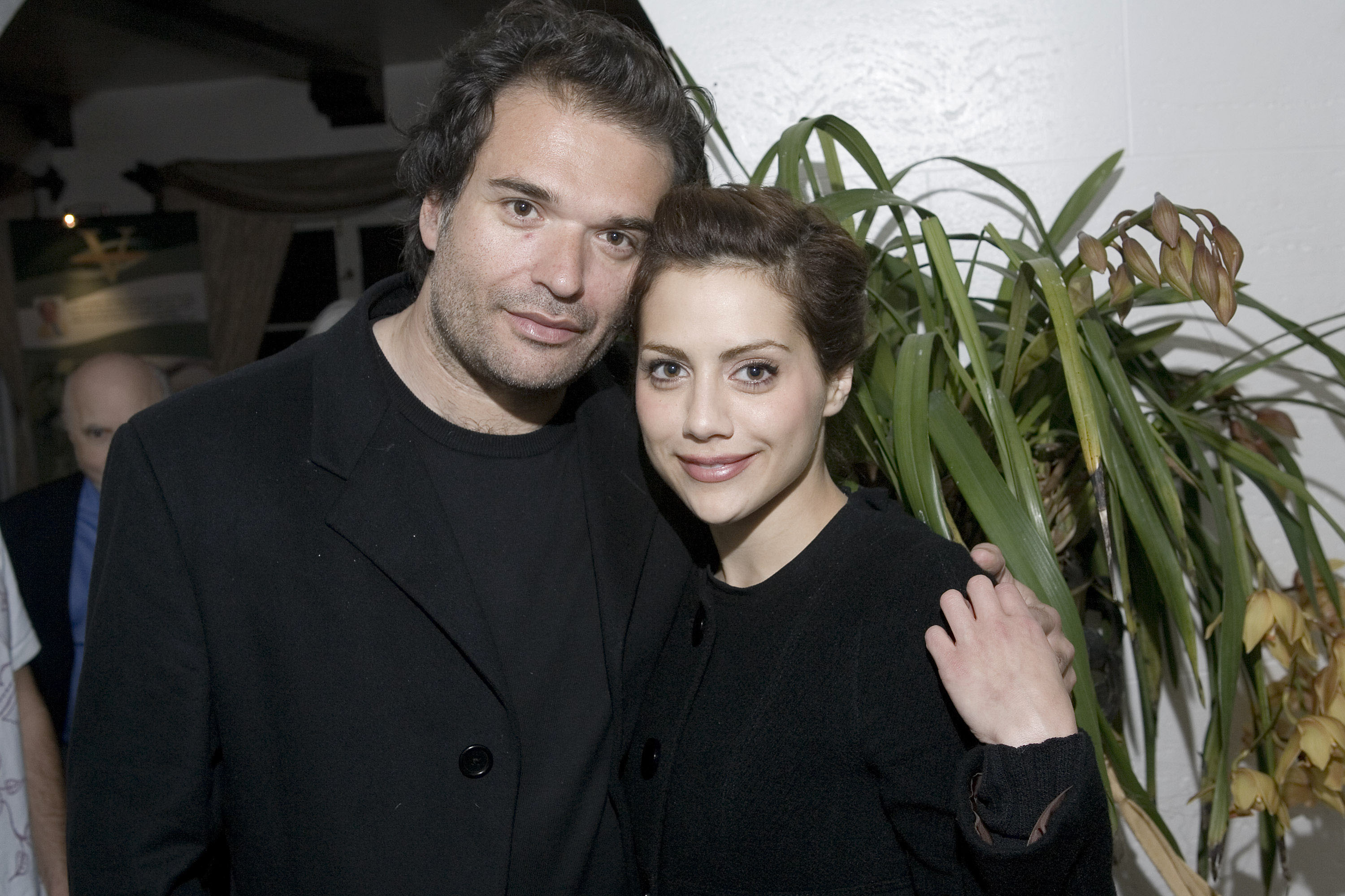 Simon Monjack et Brittany Murphy assistent à la soirée Beauty Cafe Series Oscars Retreat le 24 février 2007 | Source : Getty Images