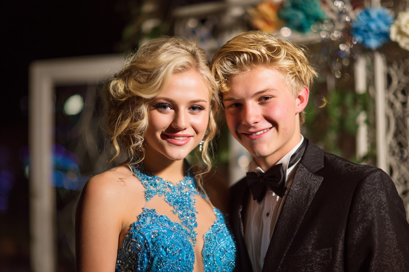 Une adolescente et son cavalier au bal de fin d'année | Source : Midjourney