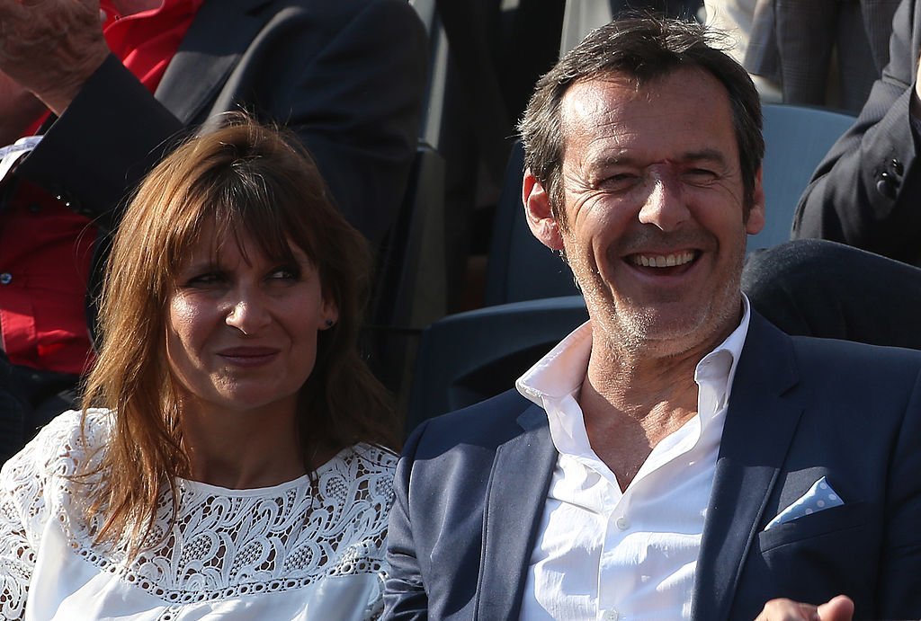 Jean-Luc Reichmann et son épouse Nathalie Reichmann encouragent Gael Monfils lors de la septième journée de Roland-Garros 2014, le 31 mai 2014 à Paris, France. | Photo : Getty Images.