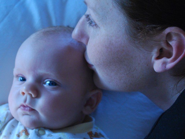 Une maman et son bébé. l Source : Flickr