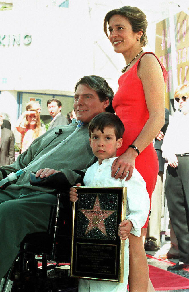 Christopher Reeve avec Dana Reeve et Will Reeve après avoir été honoré d'une étoile sur le Hollywood Walk of Fame, le 15 avril 1997, à Los Angeles, en Californie. | Source : Getty Images