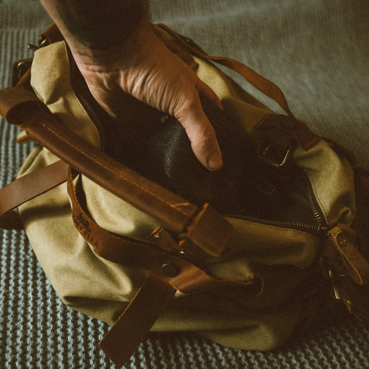 A man preparing his bag ⏐ Source: Pexels