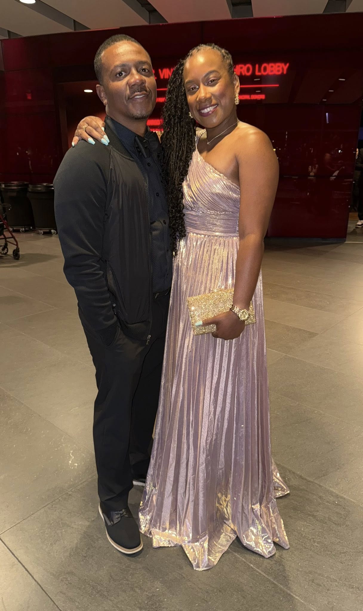 Sherqueena Myles Jackson et Brian Jackson, les parents de Courtney Hodge, sur une photo postée le 30 août 2026 | Source : Facebook/Sherqueena Myles Jackson