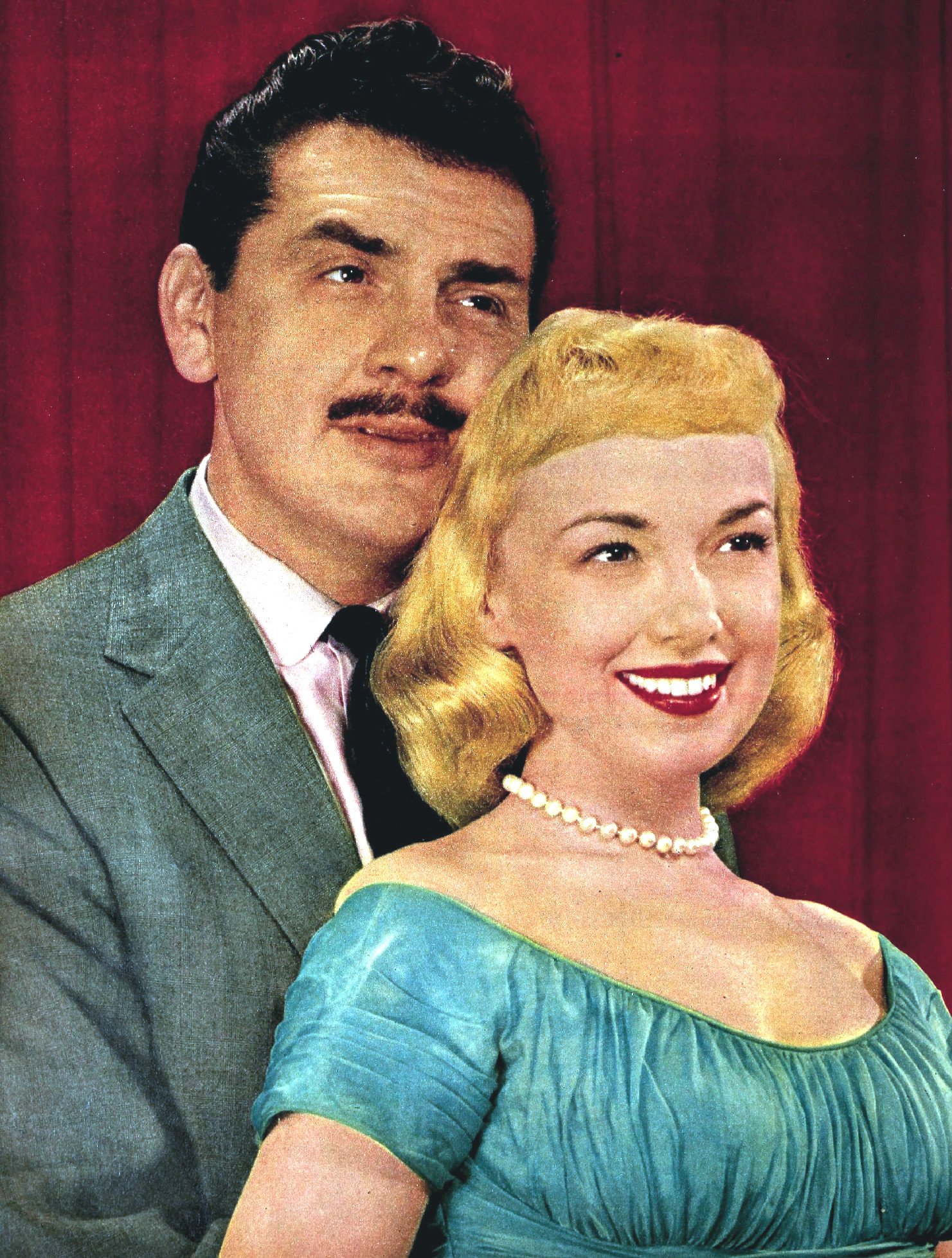 Ernie Kovacs et son épouse Edie Adams en 1956. | Source: Wikimedia Commons
