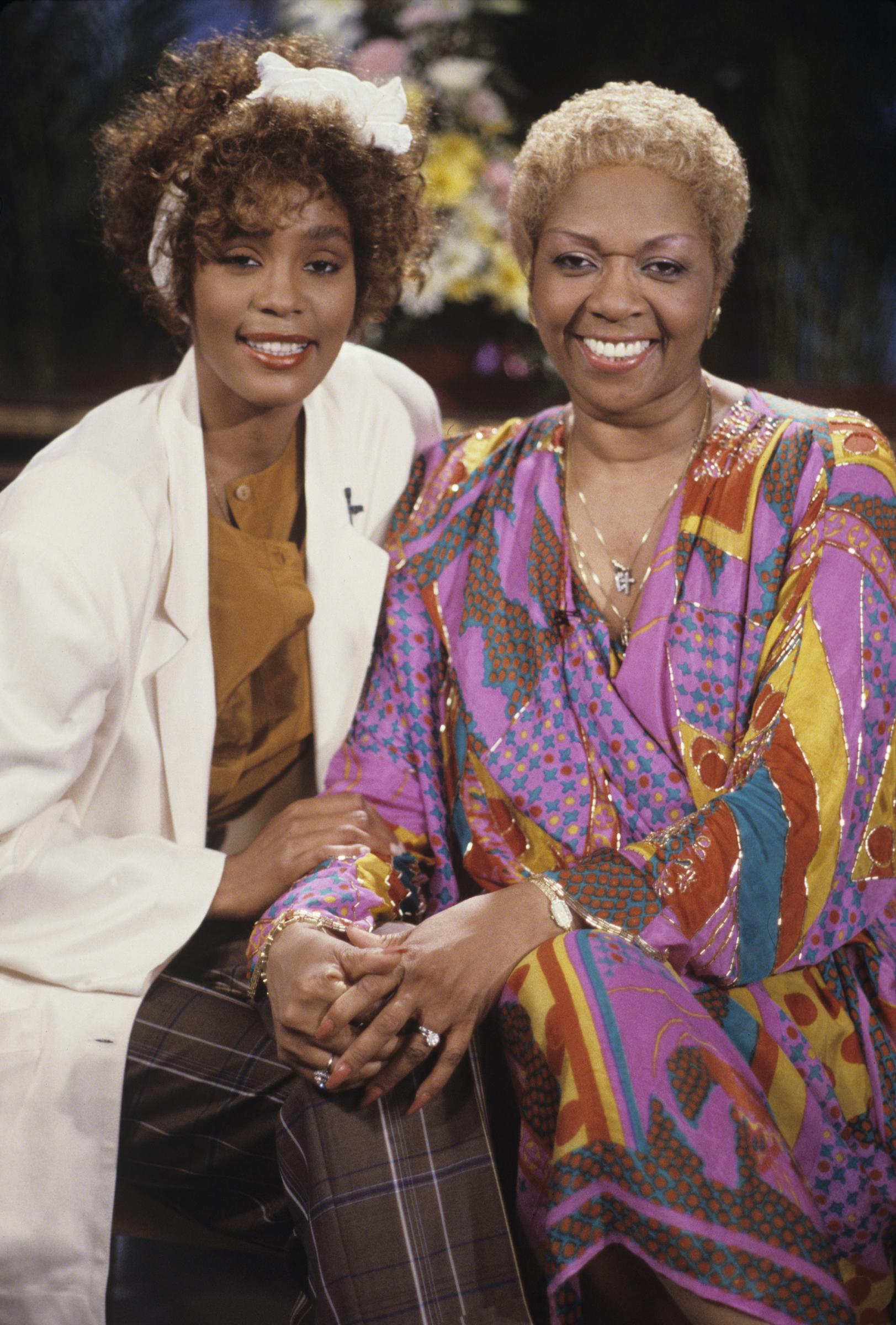 Whitney et Cissy Houston sur ABC le 10 mai 1987 | Source : Getty Images