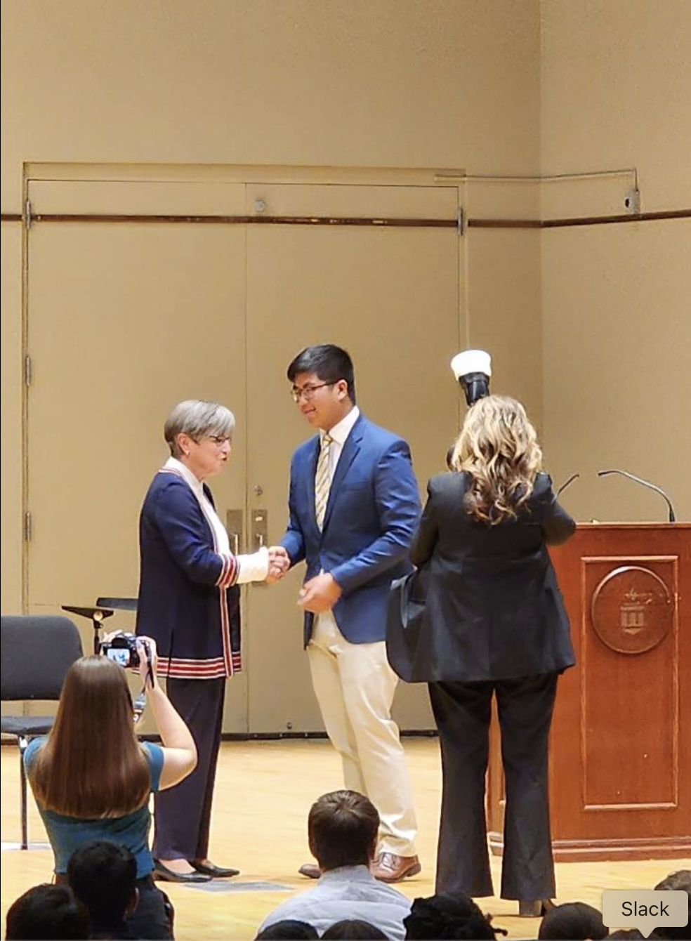 Austin Tran à l'université Washburn de Topeka, en date du 6 mai 2025 | Source : Facebook/Austin Tran est vu à l'université de Notre Dam, en date du 6 avril 2025 | Source : Facebook/anntravels2