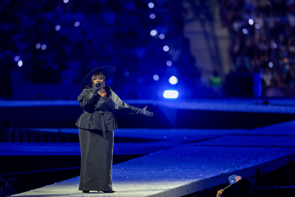 Yseult interprète "My Way" lors de la cérémonie de clôture des Jeux olympiques Paris 2024 au Stade de France le 11 août 2024 à Paris I Source : Getty Images