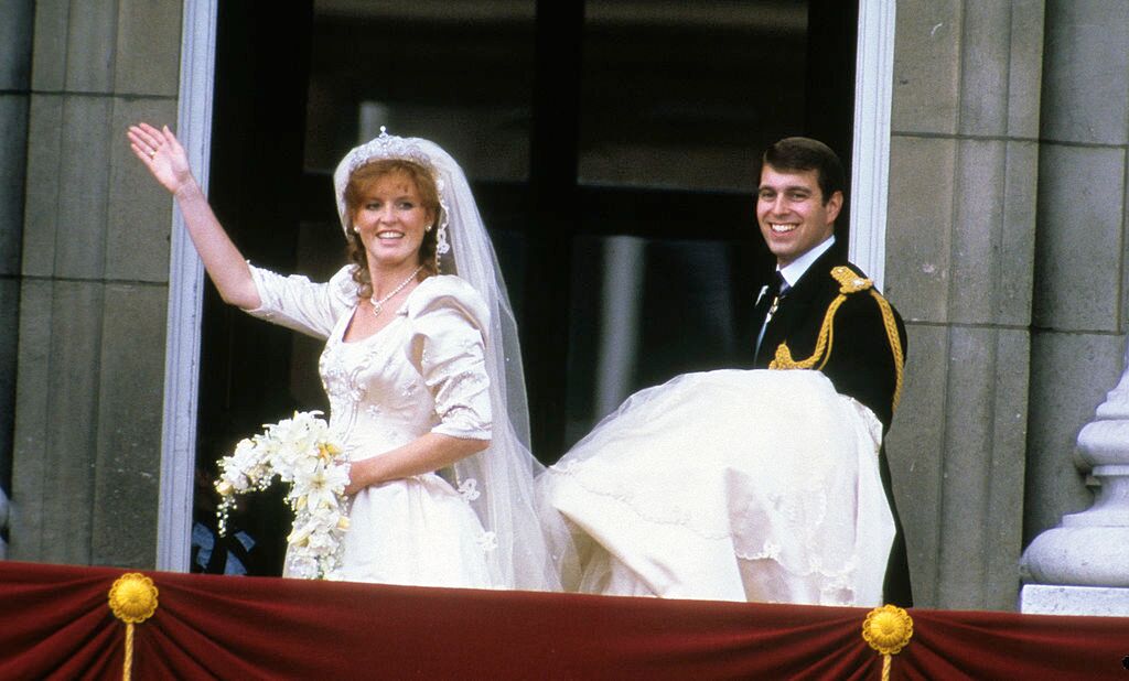 Sarah Ferguson et le prince Andrew sur le balcon du palais de Buckingham | Getty Images