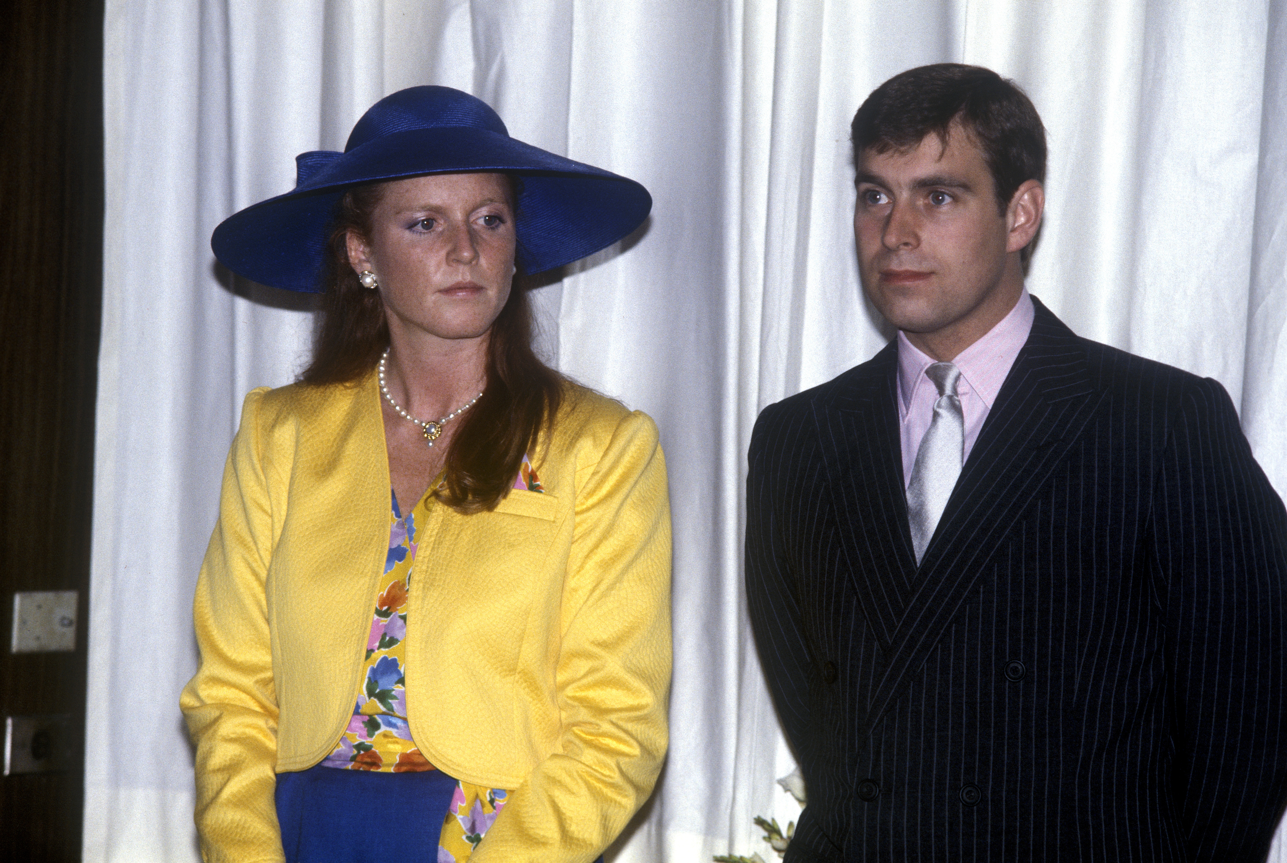Sarah, duchesse d'York et le prince Andrew, duc d'York, assistent à un défilé de mode à l'hôtel Royal York le 17 juillet 1987 en Ontario, Canada | Source : Getty Images