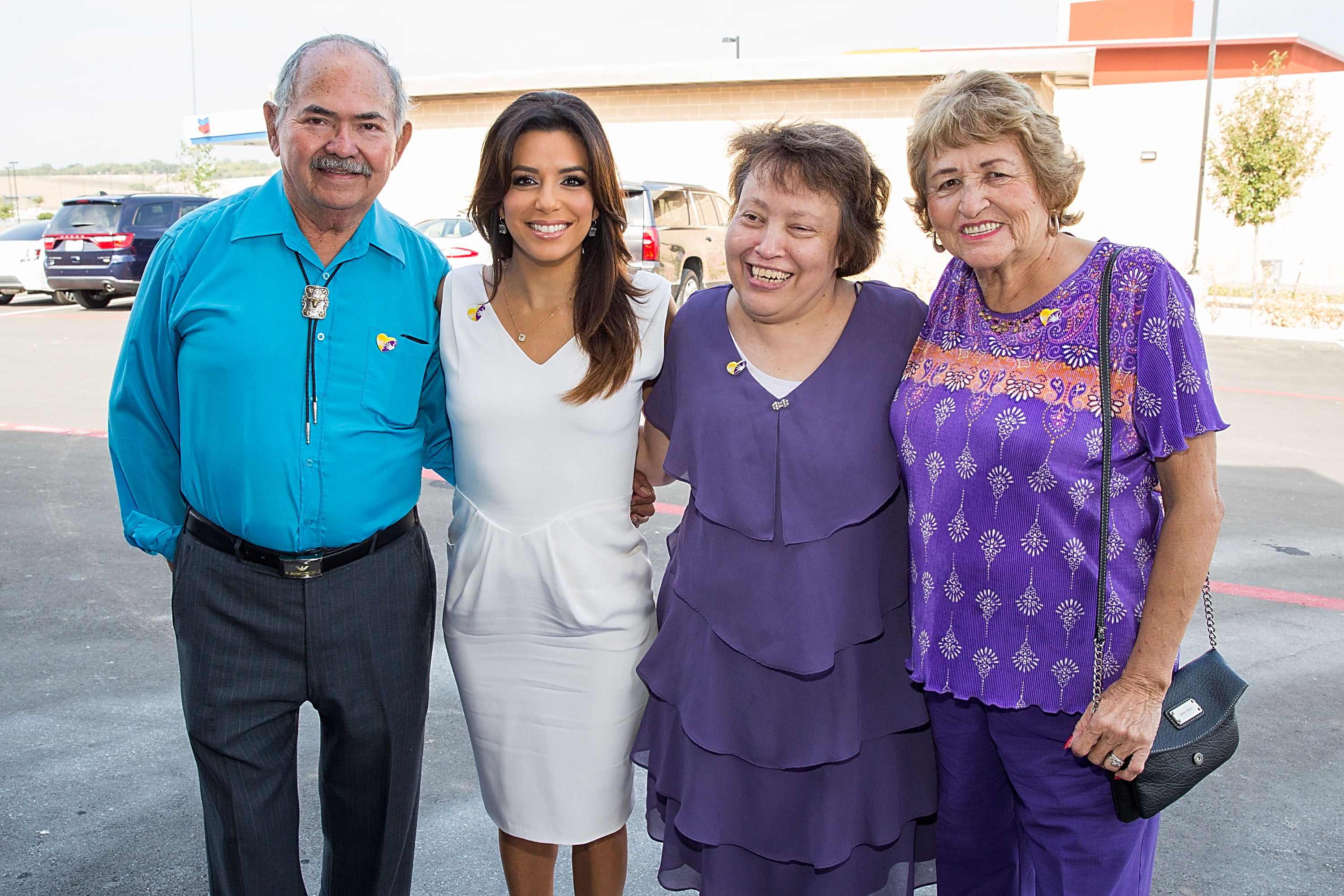 Enrique Longoria, Jr, Eva, Liza et Ella Longoria le 30 octobre 2014 à San Antonio, Texas | Source : Getty Images