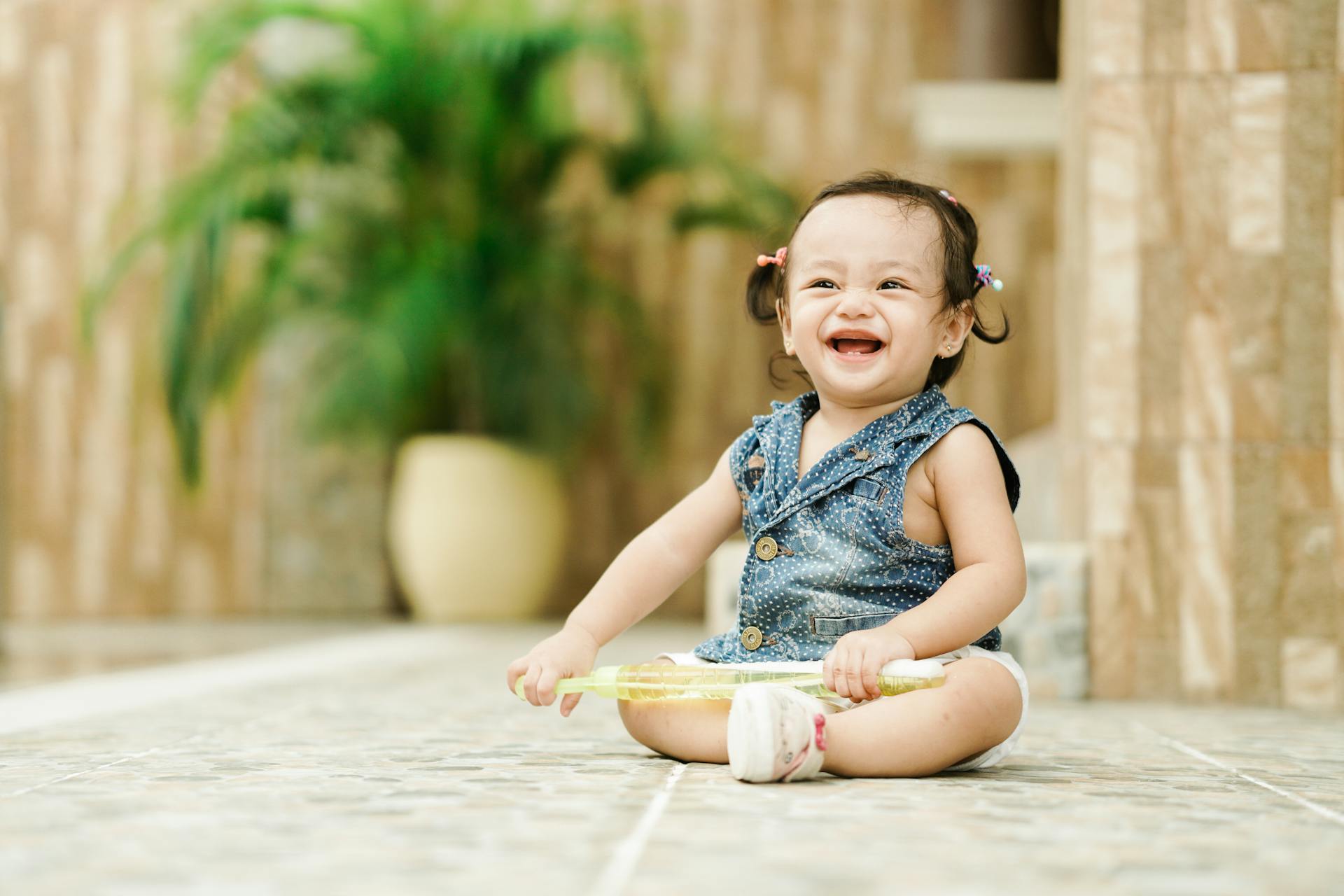 Une petite fille souriante | Source : Pexels