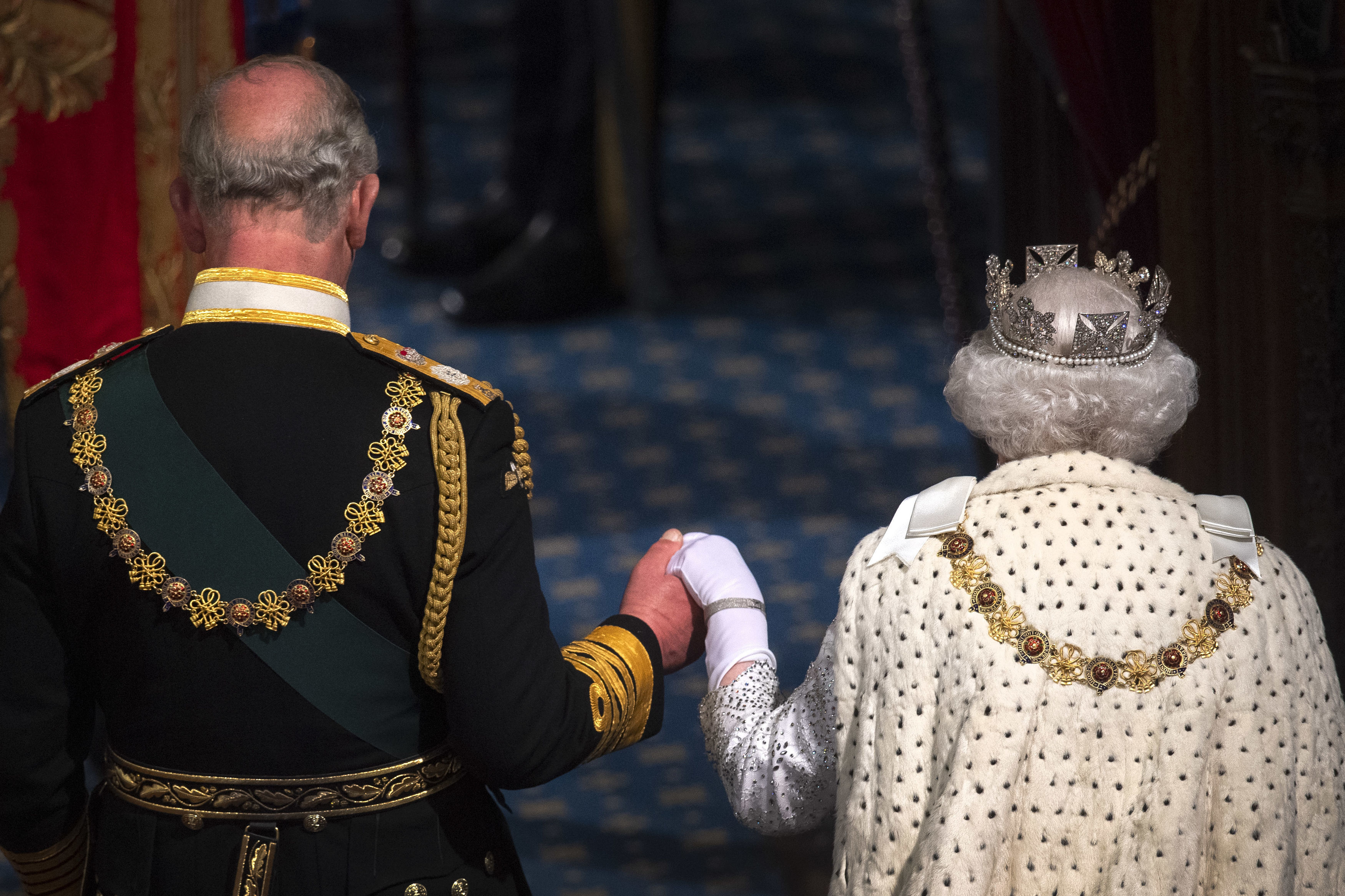 La reine Élisabeth II et le prince Charles, prince de Galles, au palais de Westminster le 14 octobre 2019 | Source : Getty Images